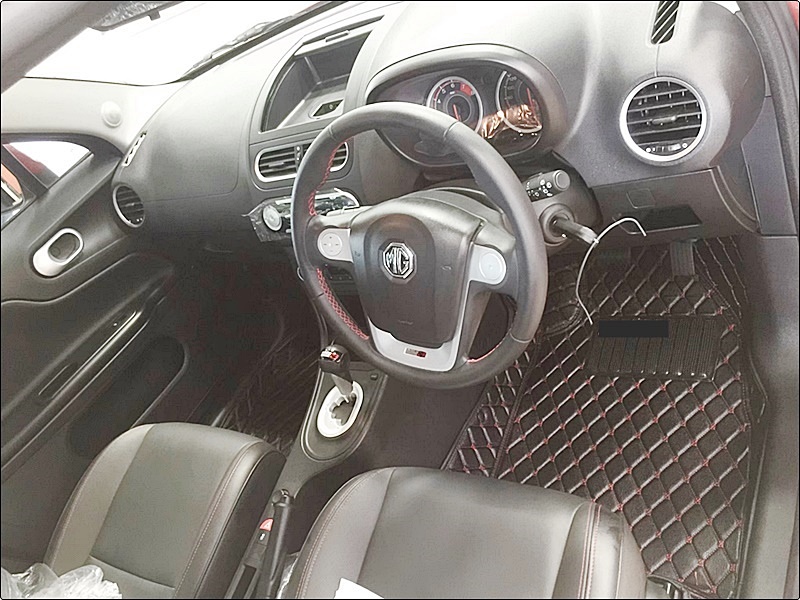 พรมปูพื้นรถยนต์ 6D MG 3 (2015-17) พรมหนัง6D เกรดA เต็มคัน 3ชิ้น