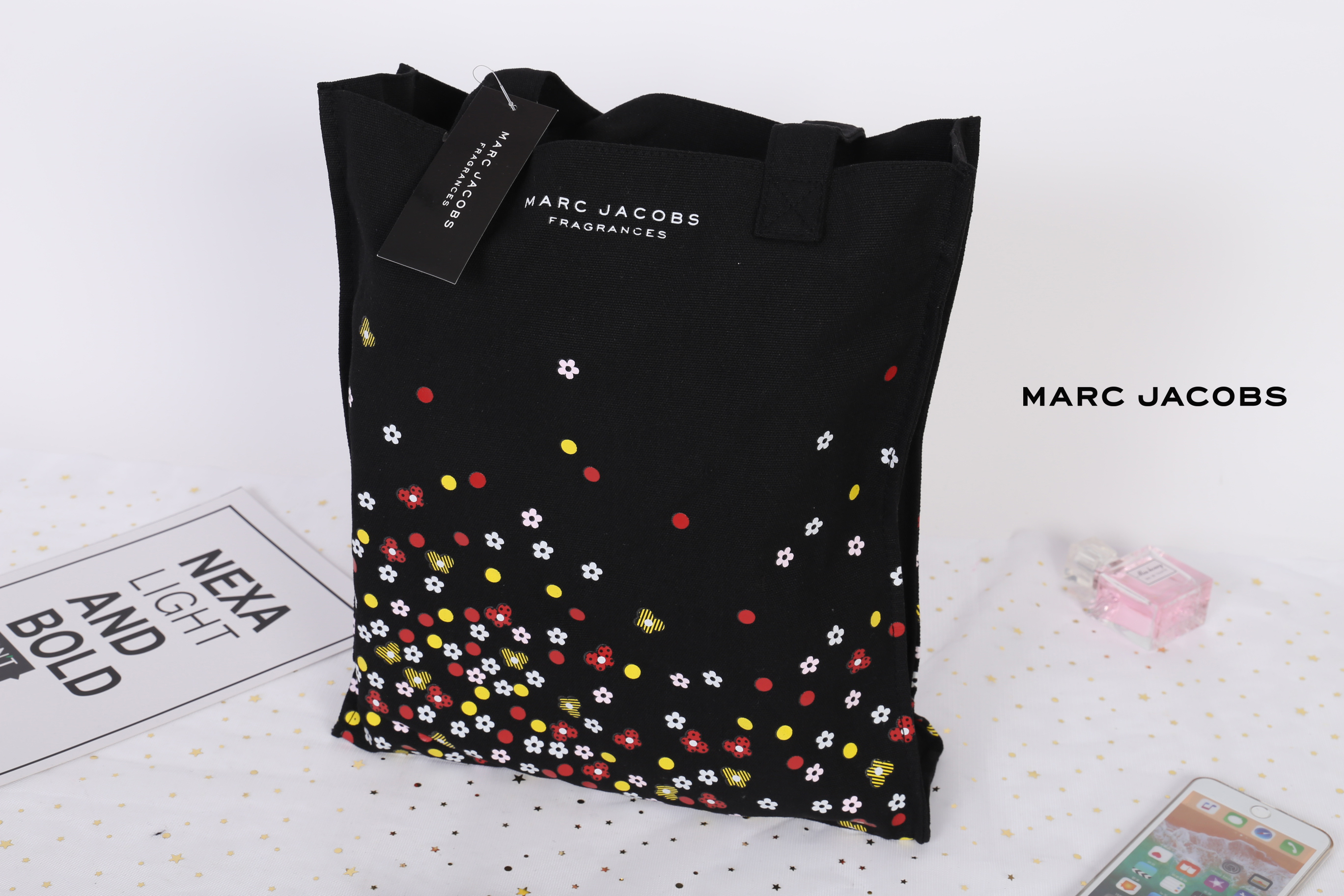 กระเป๋าผ้า canvas ลายดอกไม้ MARC JACOBS