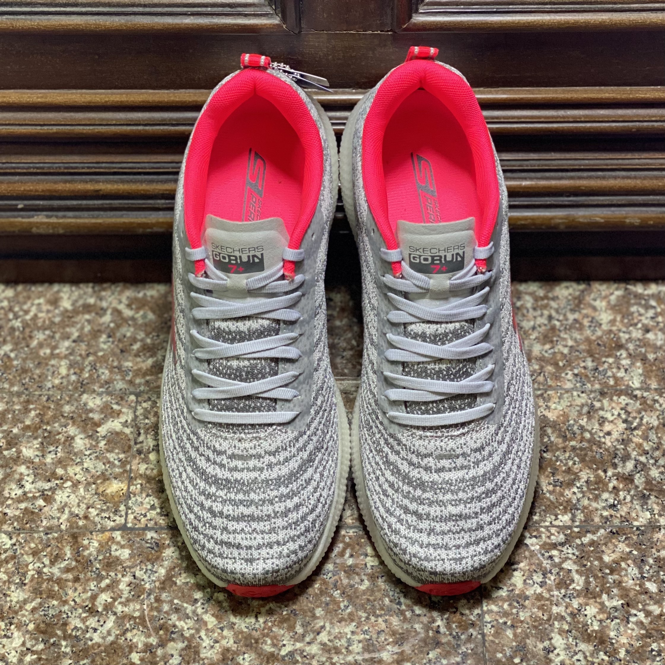 รองเท้าวิ่ง Skechers GOrun 7+ ‘HyperBurst’ (W11US)