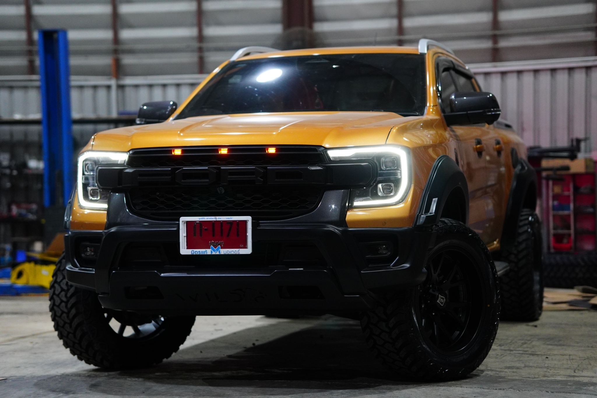 FORD RANGER NEXTGEN จองคิวมาจาก ชุมพร แต่งทรงเมกาที่ STEP9