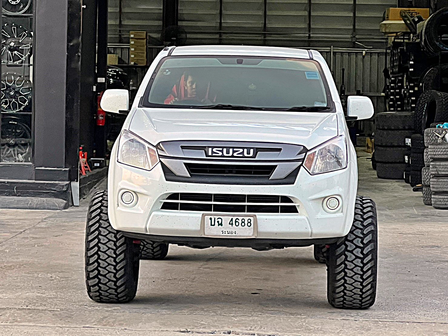D-MAX ตัวเตี้ย ทำให้เป็นตัวสูง ทรงเมกา