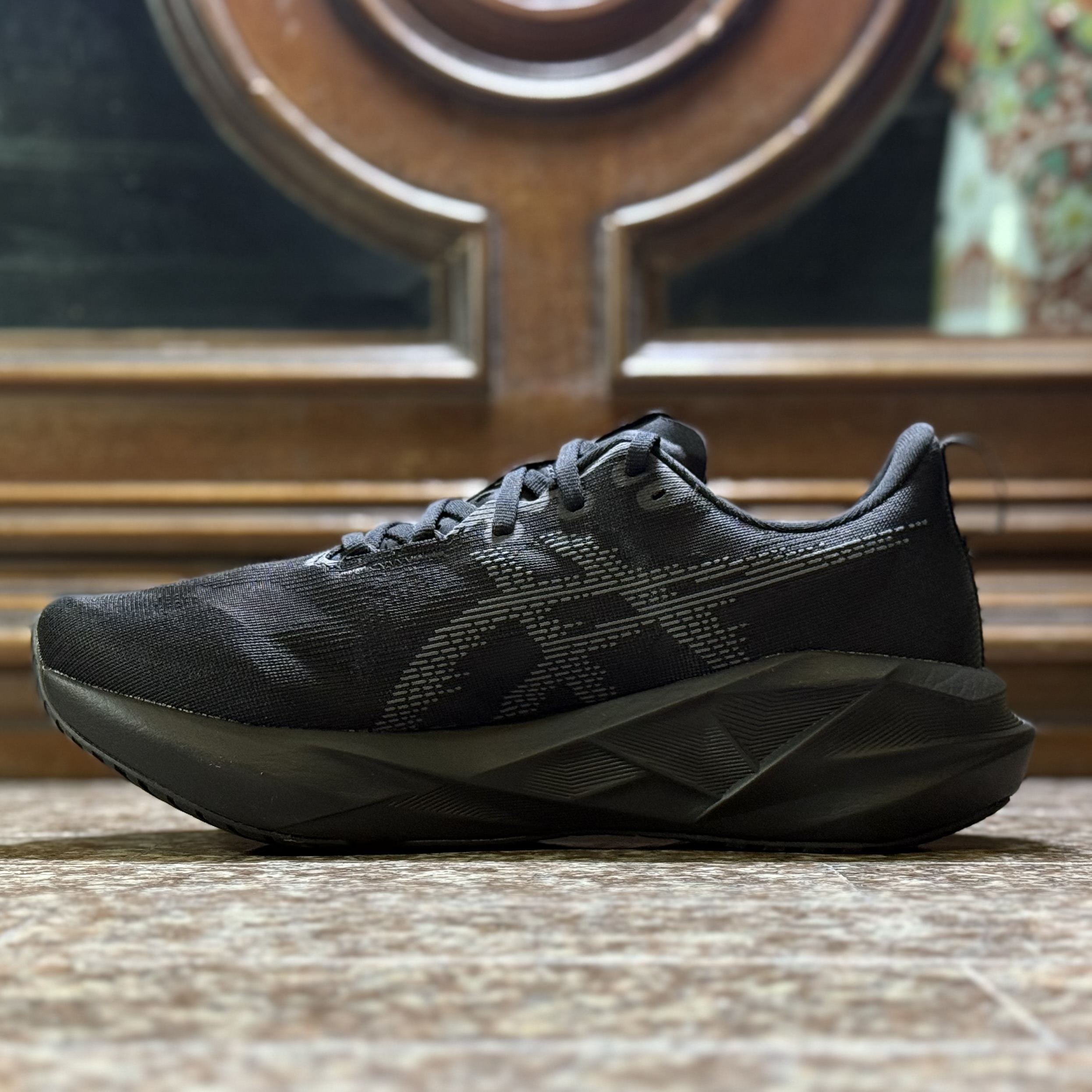 รองเท้าวิ่ง ASICS NovaBlast 5 ‘AllBlack’ (M9.5US)