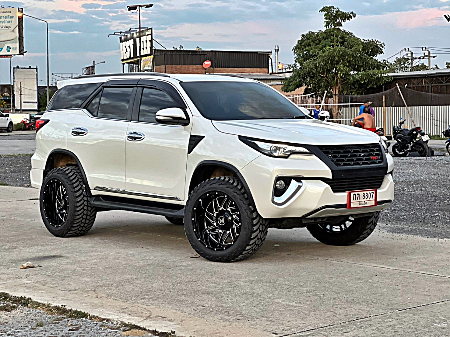 FORTUNER ทรงเมกา ล้อขอบ20 ที่ STEP9