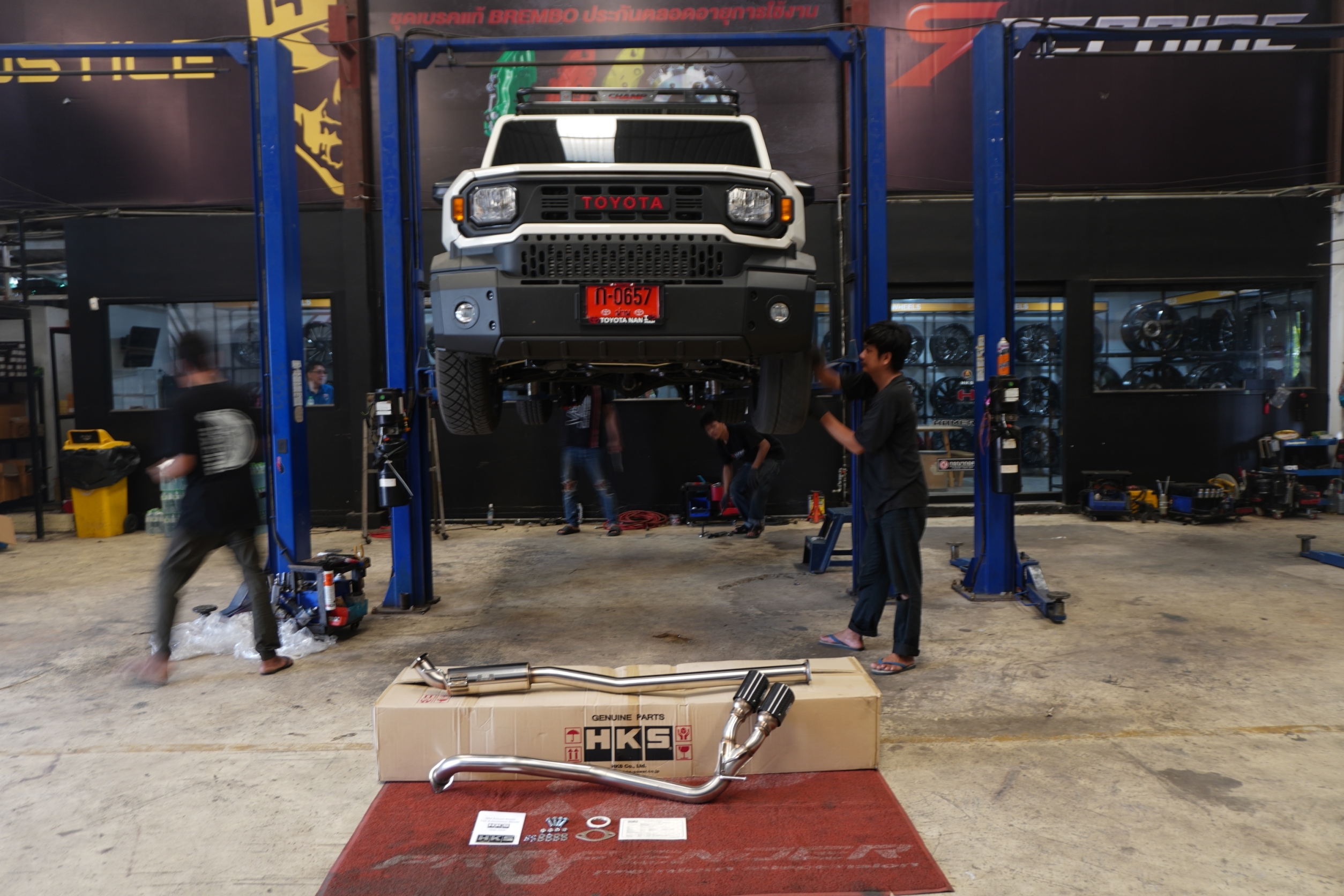 ท่อ HKS ใส่ HILUX CHAMP ท่อคู่ออกข้าง ของแท้ที่ STEP9