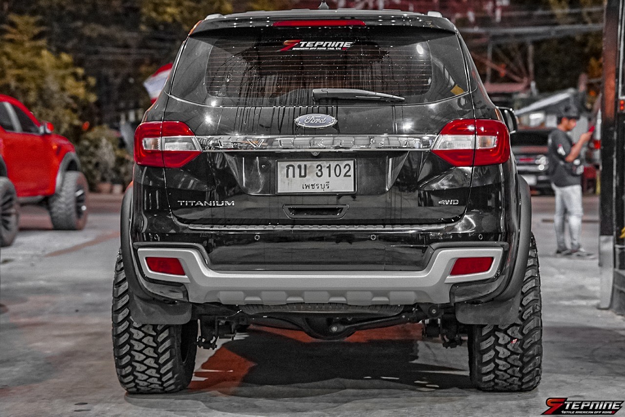 FORD EVEREST จองคิวมาจากเพชรบุรี แต่งทรงเมกาที่ STEP9