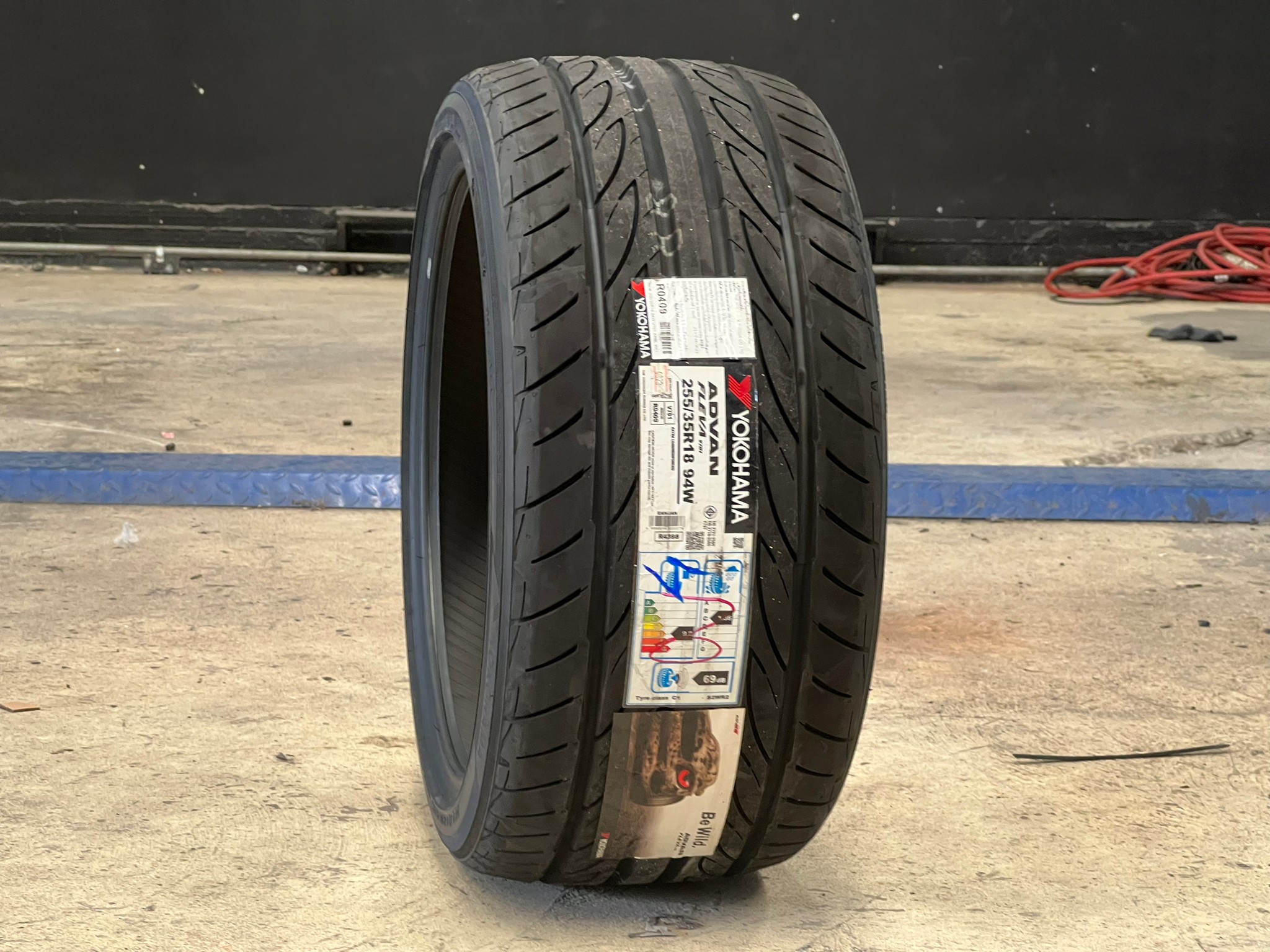 YOKO 255/35-18 V701 ปี23 ยางญี่ปุ่น