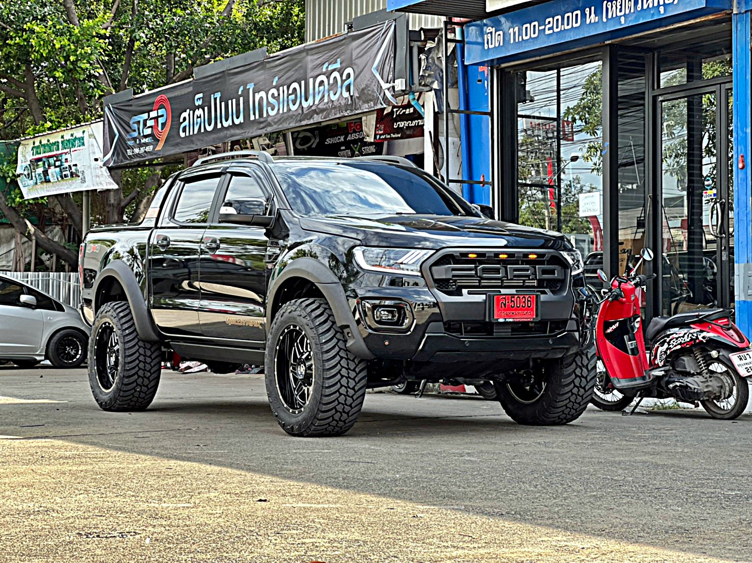 FORD WILDTRAK ชุดแต่งรอบคัน ทรงเมกาที่ STEP9