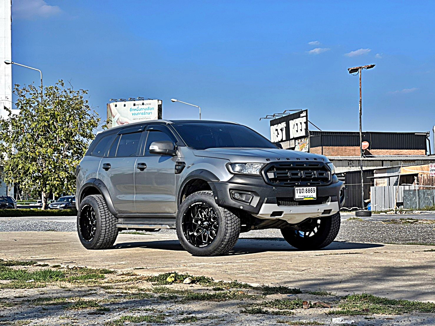 FORD EVEREST ทรงเมกา ล้อ FORCE ที่ STEP9