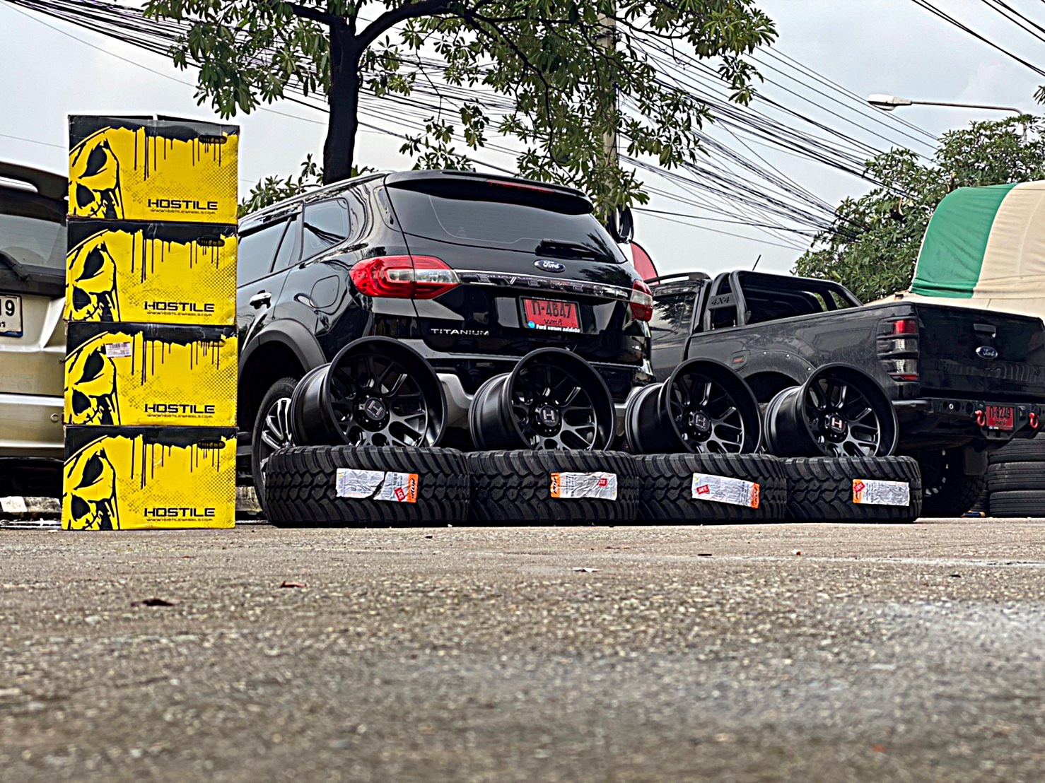 FORD EVEREST ทรงเมกา ล้อ HOSTILE H120 โคตรหล่อ