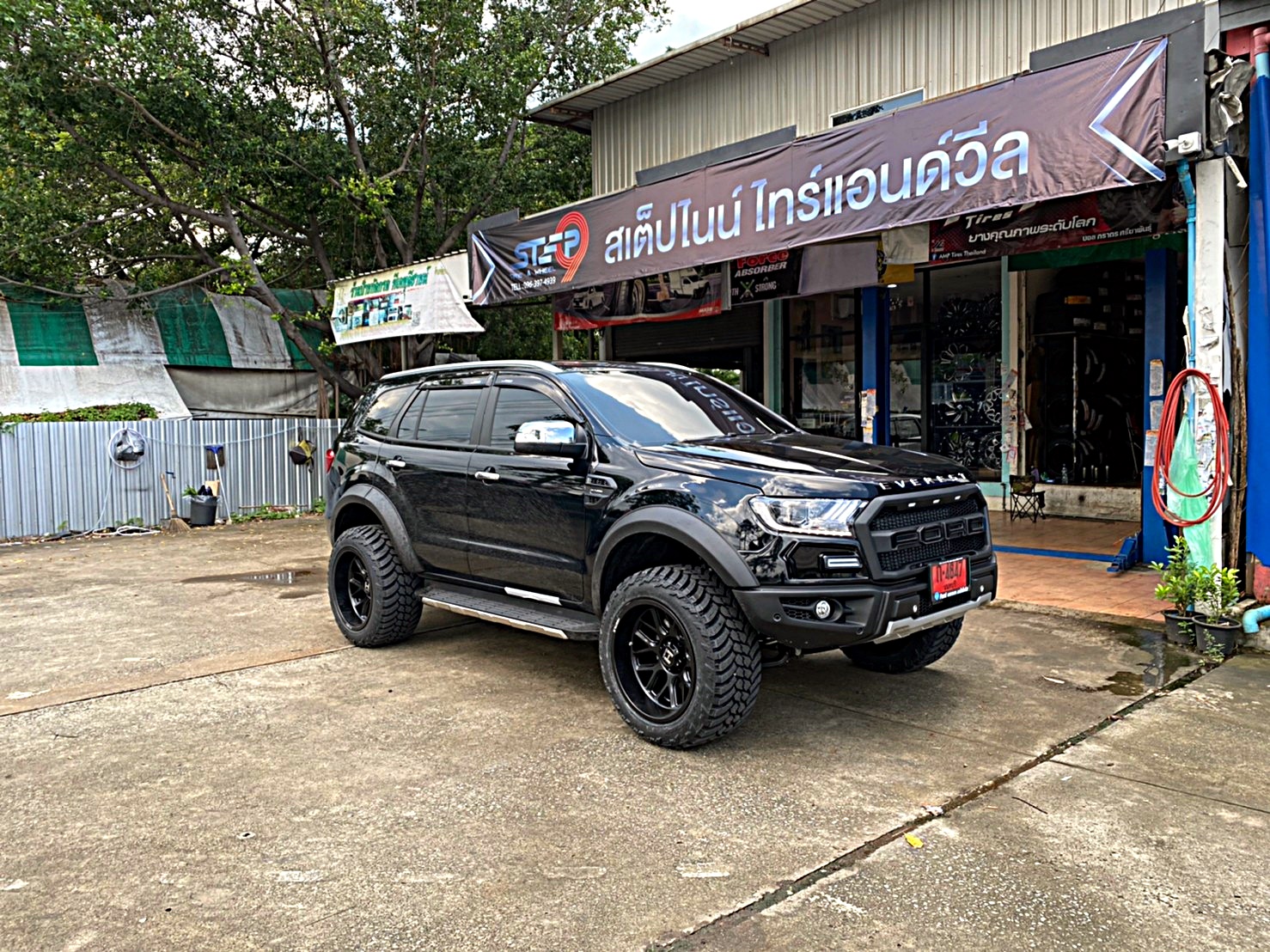 FORD EVEREST ทรงเมกา ล้อ HOSTILE H120 โคตรหล่อ