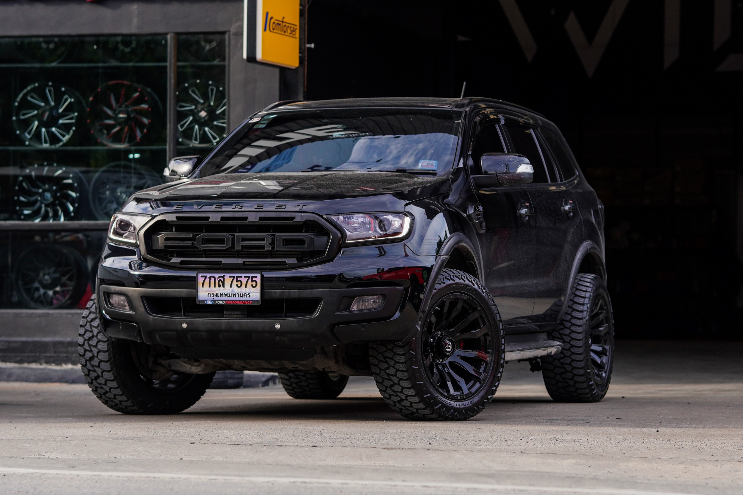 FORD EVEREST ทรงมาเฟีย ล้อแท้FUEL D675 20x10 ET-18 6x139สีดำ