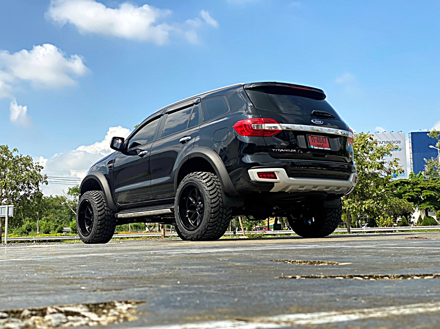 FORD EVEREST ทรงเมกา ล้อ HOSTILE H120 โคตรหล่อ