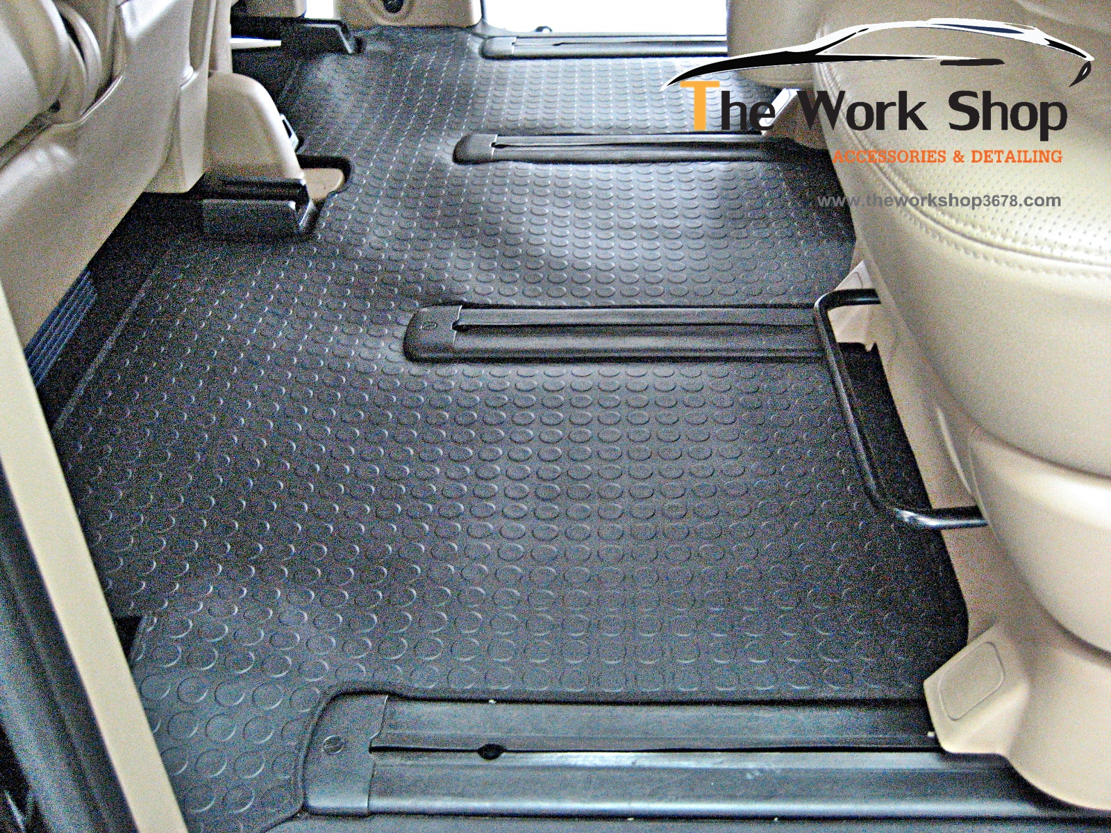 พรมภายในรถยนต์ แบบเหรียญบาท สำหรับ Hyundai H-1 ( 7 ที่นั่ง )