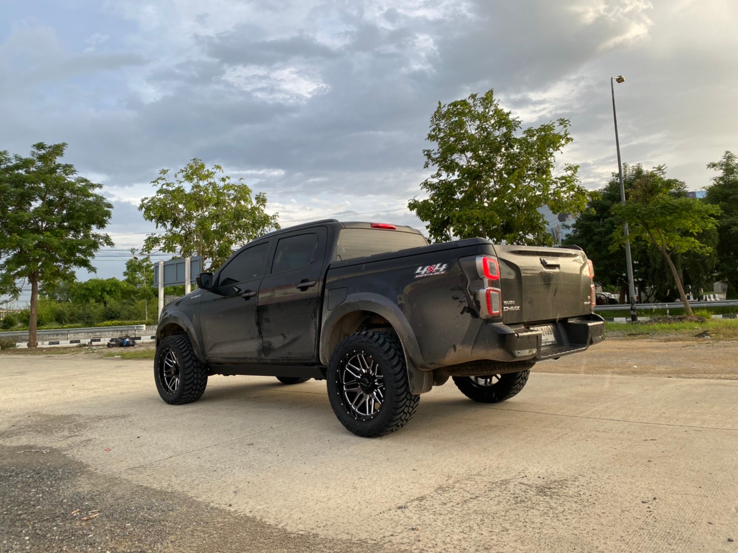 DMAX ขับมาจากสระแก้ว จัดทรงเมกาที่STEP9