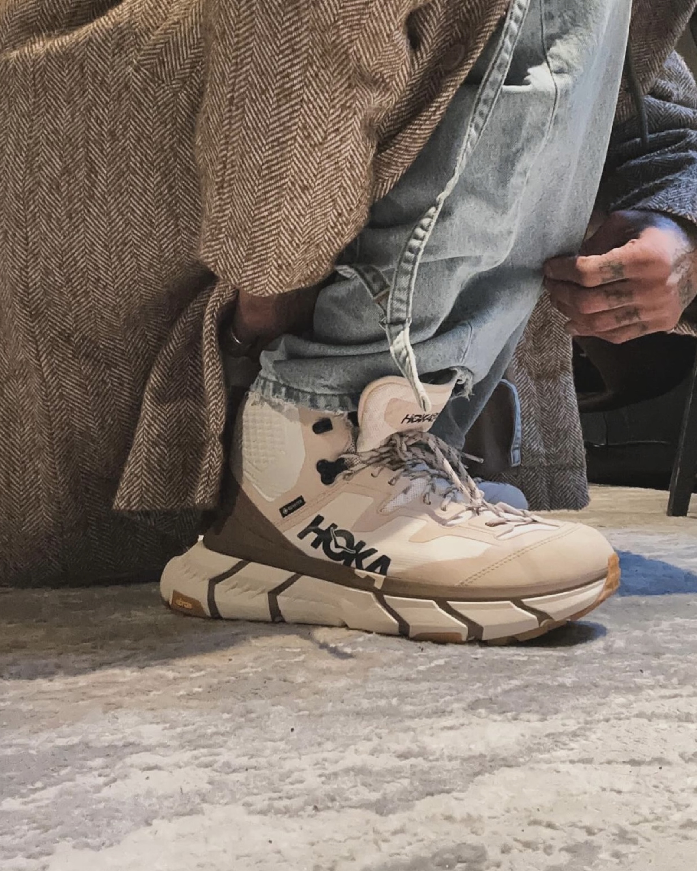 รองเท้าเดินป่า HOKA TenNine Hike GTX ‘Shifting Sand’ (M9.5/10.5/11US)