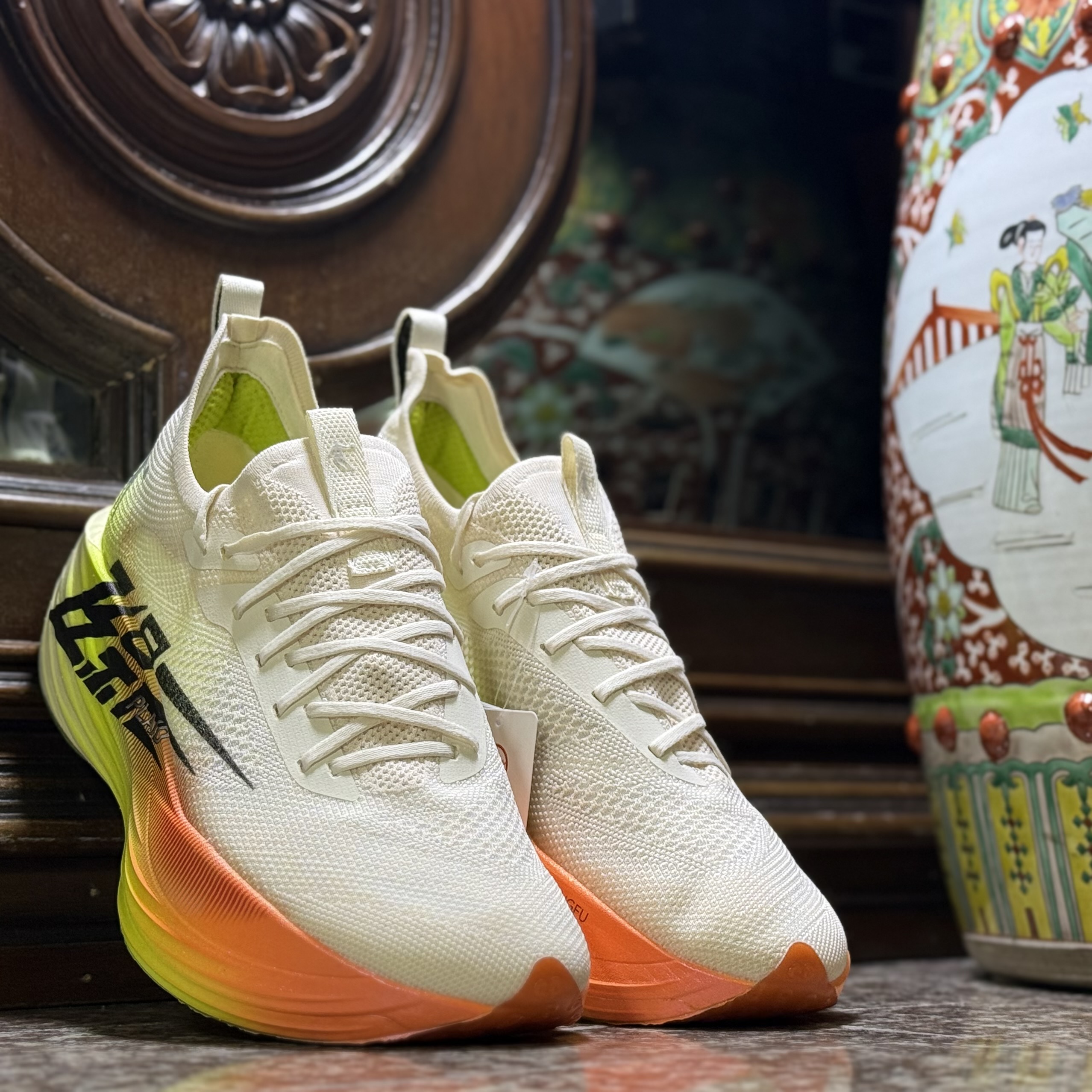 รองเท้าวิ่ง Qiaodan Feiying Plaid 1.5 ‘Shiny Yellow’ (M11US)