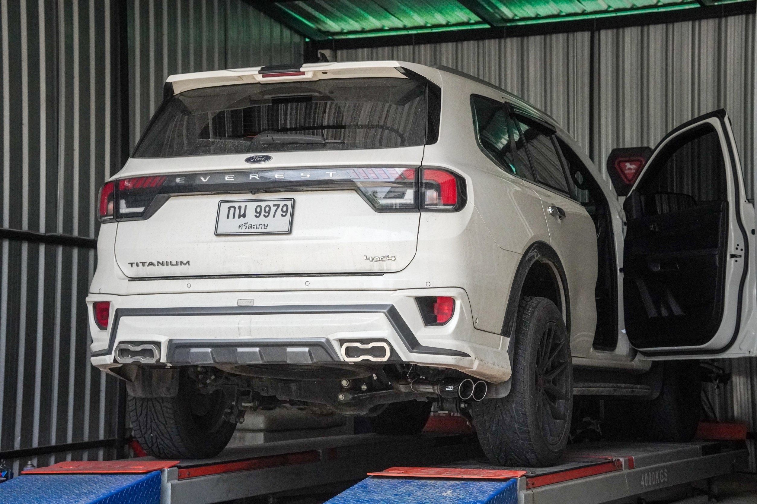 ท่อ HKS ปลายคู่ออกข้าง ใส่ EVEREST NEXTGEN ของแท้ที่ STEP9