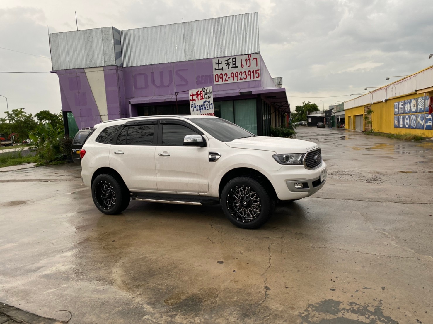 FORD EVEREST แบบไม่ยก