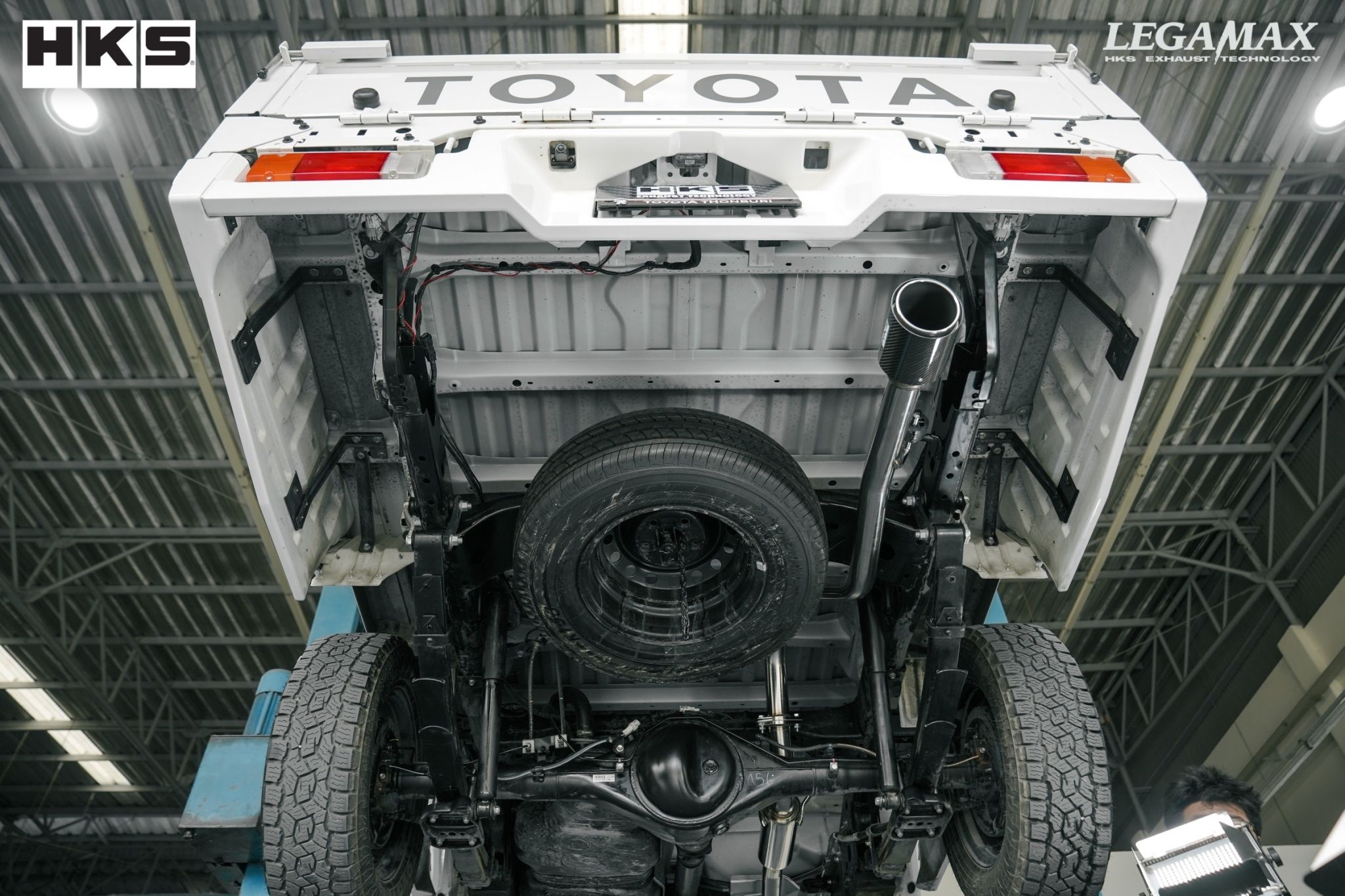 ท่อ HKS ใส่ Toyota Hilux Champ ช่วงสั้น ท่อเดี่ยว ของแท้ที่ STEP9