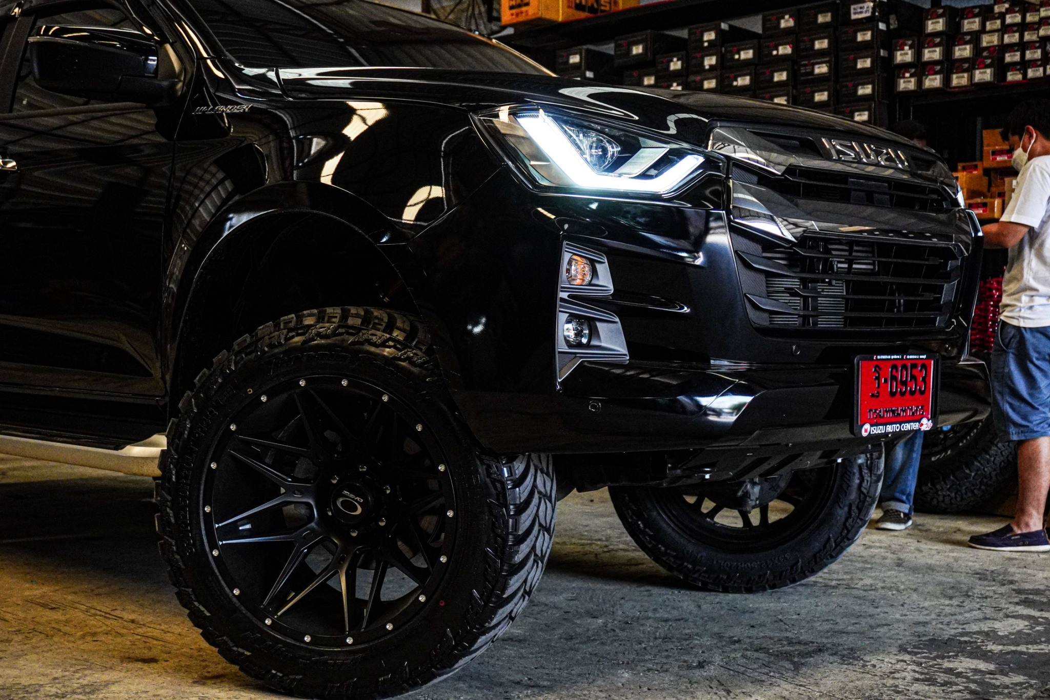 ISUZU V-CROSS แต่งทรงเมกาที่ STEP9