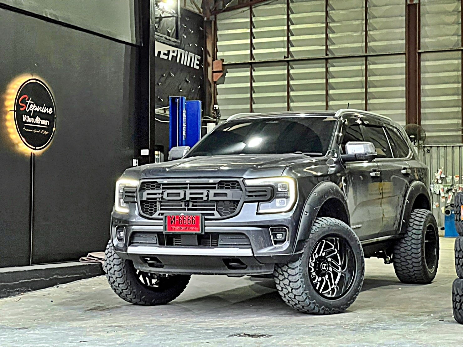 FORD EVEREST NEXTGEN HOSTILE H116 20X12.0 ET-55 6/139.7 AMP 305/55-20 ATA