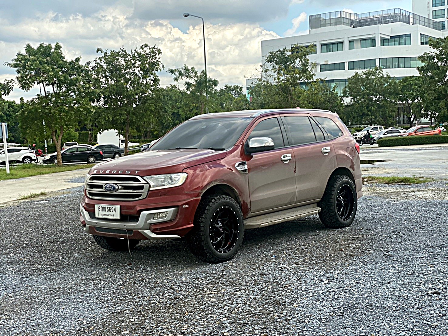 FORD EVEREST แต่งออฟโรดแบบไม่ยก