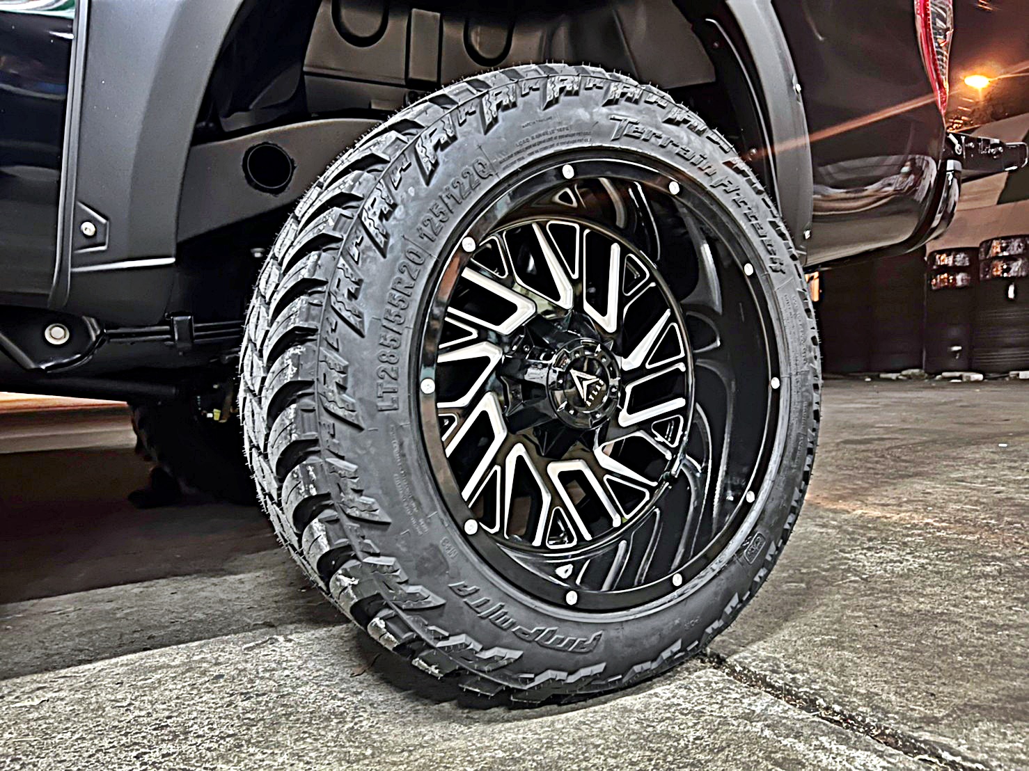 FORD ทรงเมกา ล้อ ATLAS LP105 ขอบ20