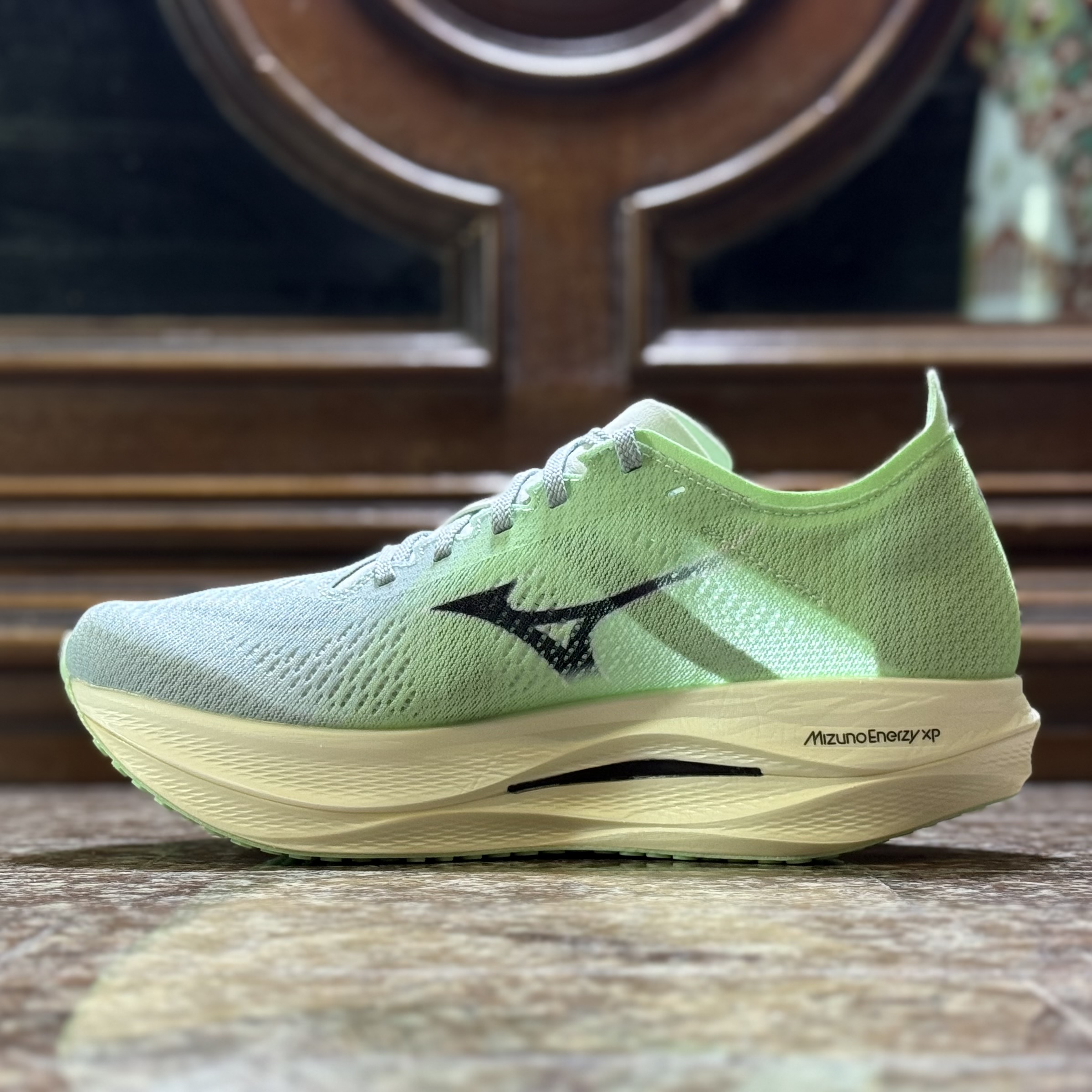 รองเท้าวิ่ง Mizuno Wave Rebellion Pro Low (M7.5/9US)