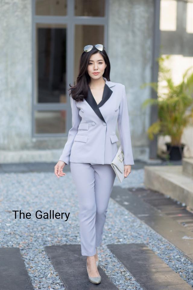 เซ็ตสูทเบเซอร์และกางเกงเข้าเซ็ตดีไซน์เก๋ ที่สวมใส่ได้ทุกโอกาส จะใส่ออกงาน หรือจะแมตซ์ชุดไปทำงานก็ครีเอตลุคที่ดูเรียบโก้ สาวๆworking woman ที่อยากเท่และดูดีไปพร้อมกันต้องจัด.
