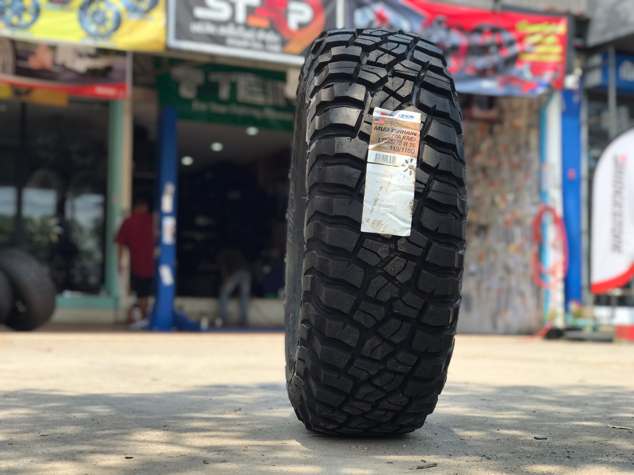 BF GOODRICH KM3 265/75-16 ปี20
