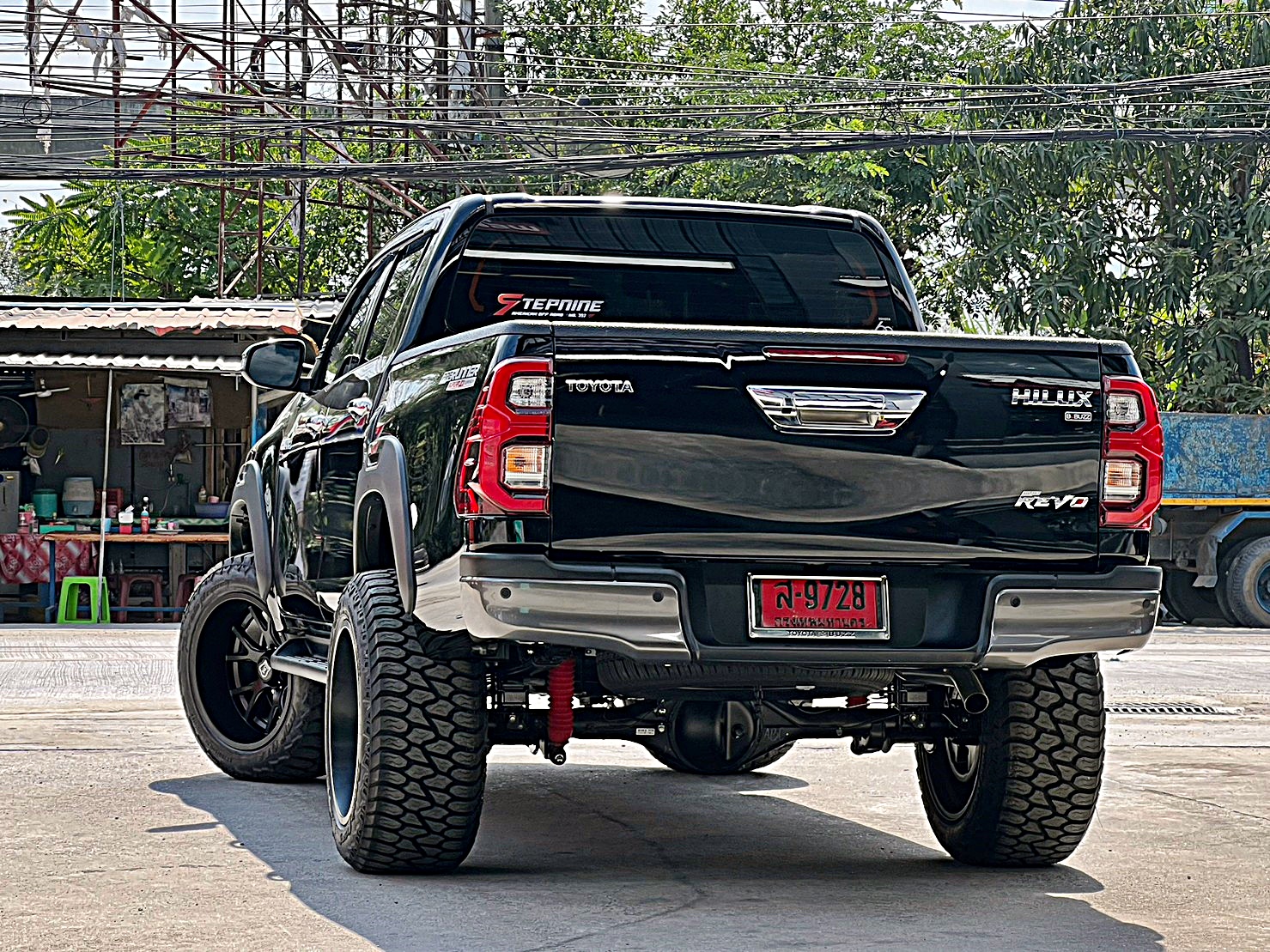 TOYOTA REVO แต่งทรงเมกาที่ STEP9