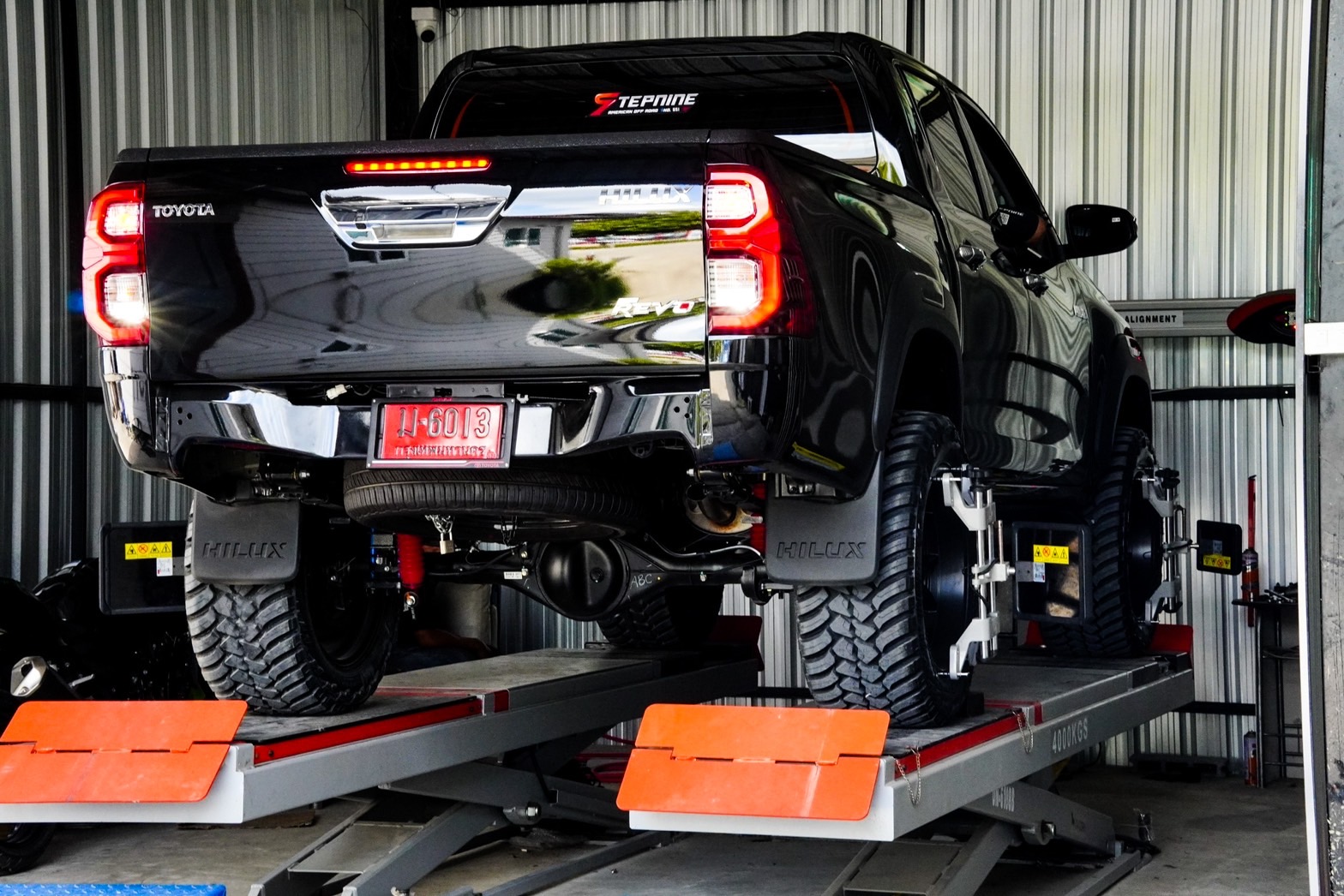 TOYOTA REVO ทรงเมกา จองคิวมาจากจันทบุรี แต่งทรงเมกาที่ STEP9