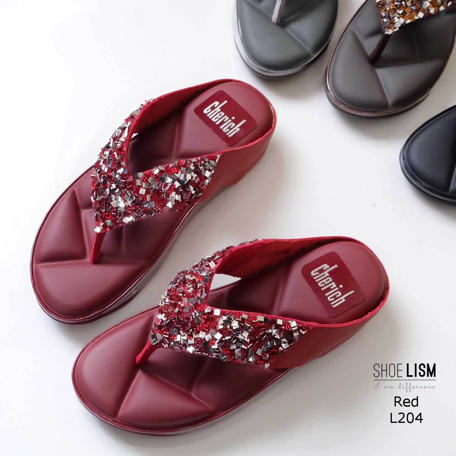 รองเท้าใส่สบาย แต่งอะไหล่เพชร