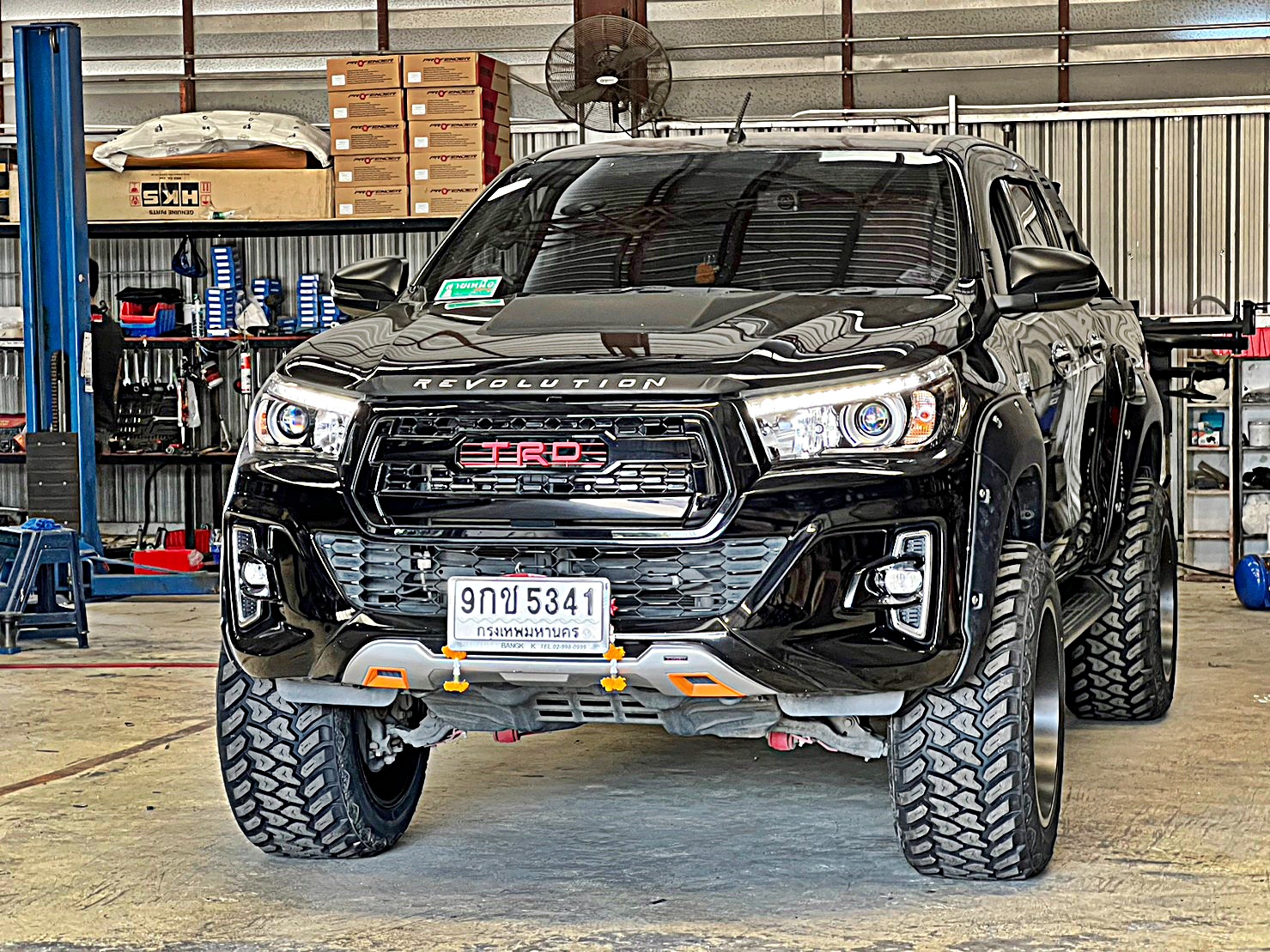 TOYOTA REVO แต่งทรงเมกาที่ STEP9