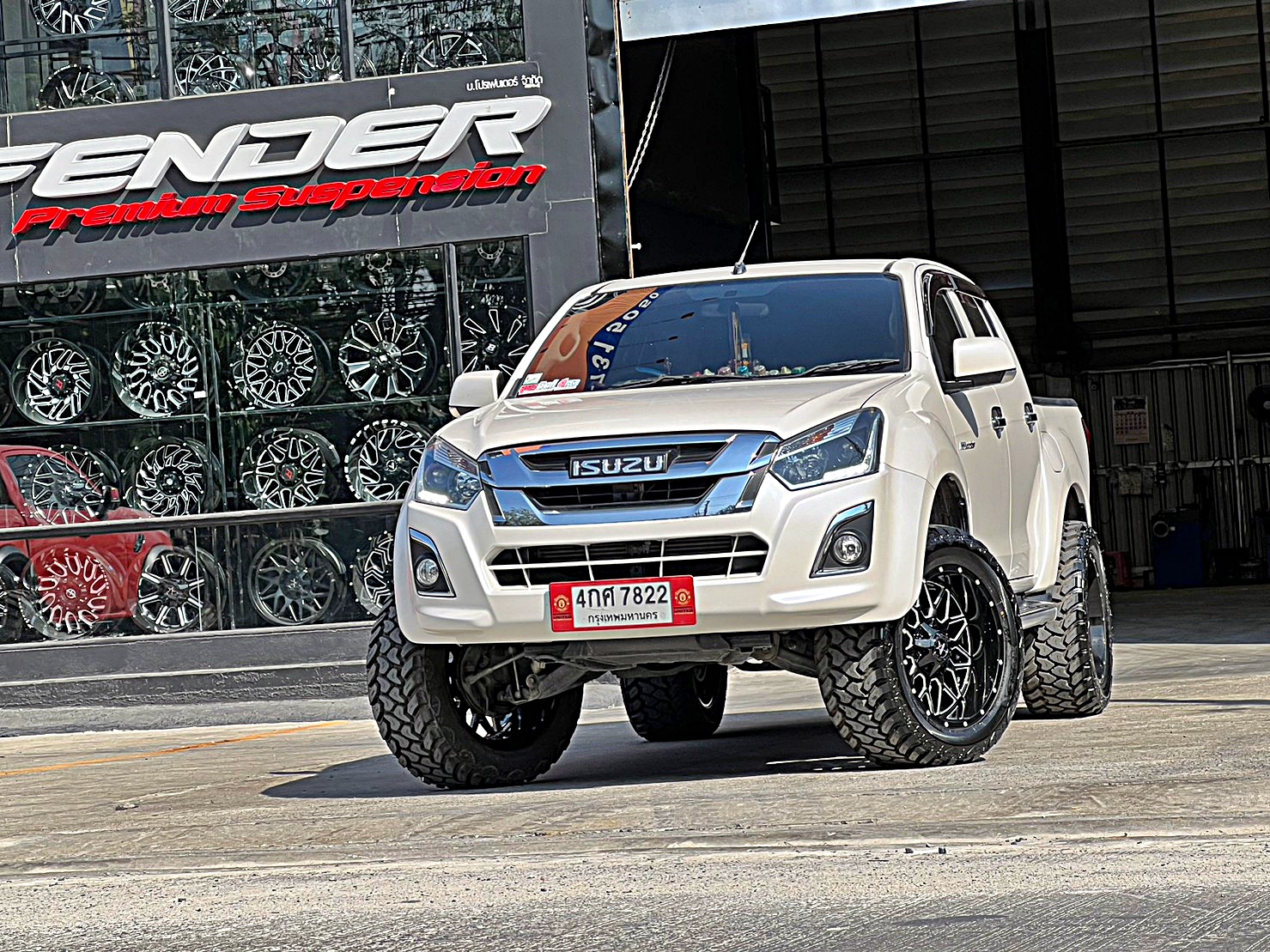 D-MAX แต่งทรงเมกาที่ STEP9
