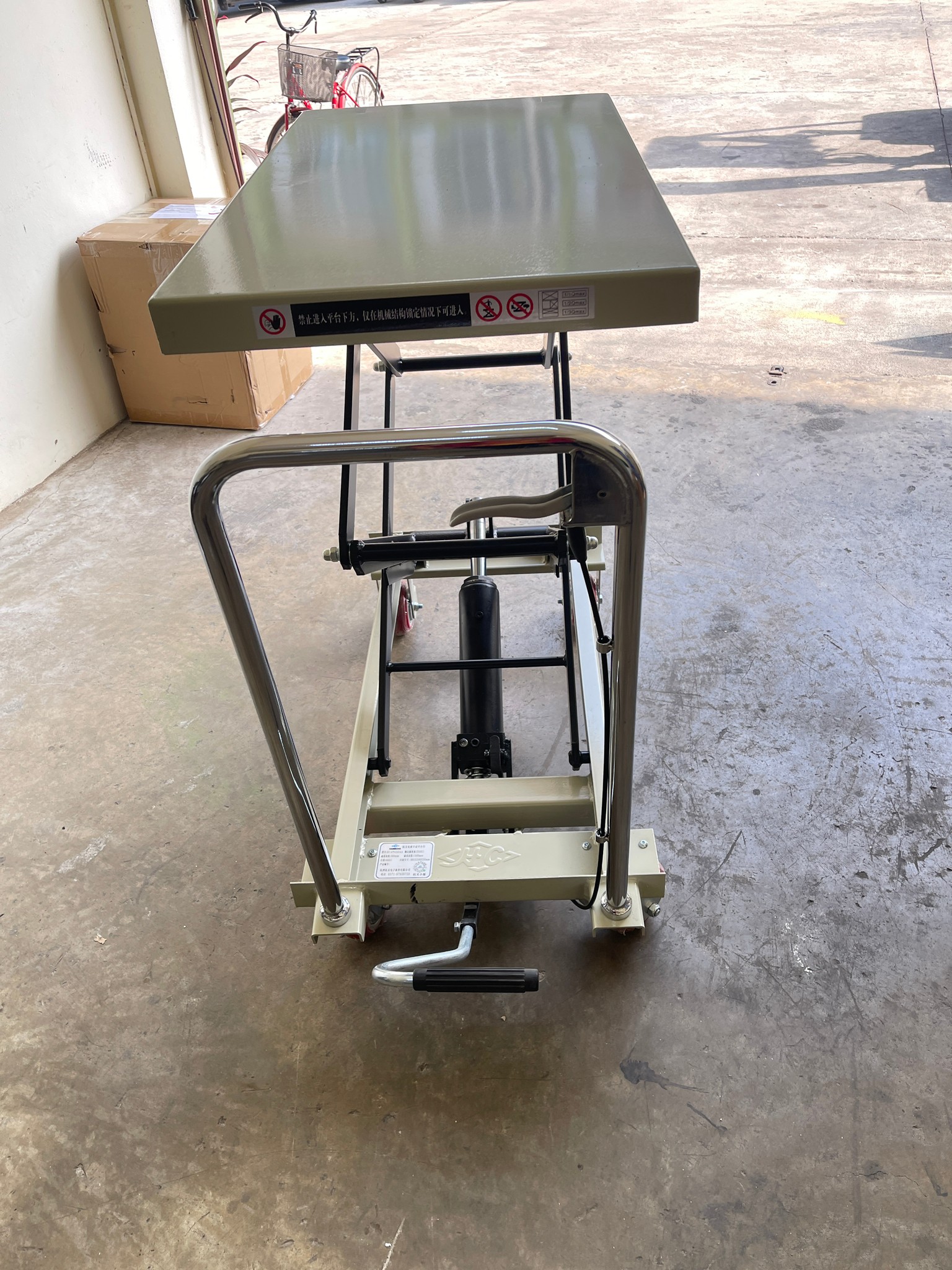 รถเข็นยก Hcat" ที่จะช่วยยกระดับการทำงานของคุณให้ง่ายและรวดเร็วยิ่งขึ้น! 🛠️ รถเข็น ไฮดรอลิค