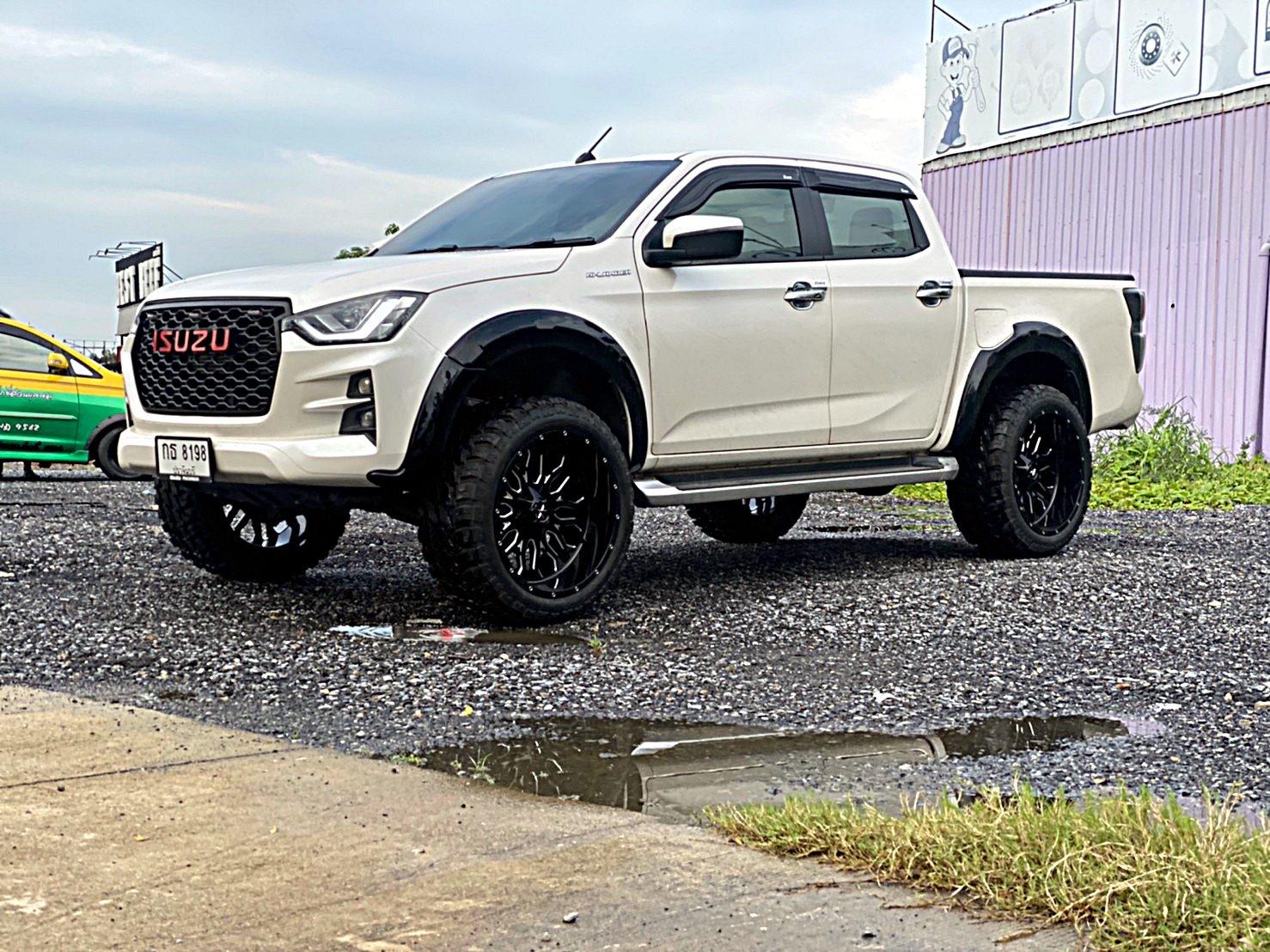 D-MAX ทรงเมกา มาไกลจากปราจีนบุรี