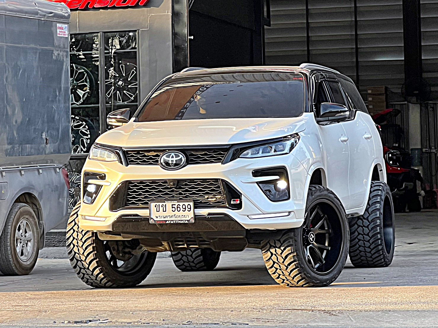 TOYOTA FORTUNER อยุธยา แต่งทรงเมกาที่ STEP9