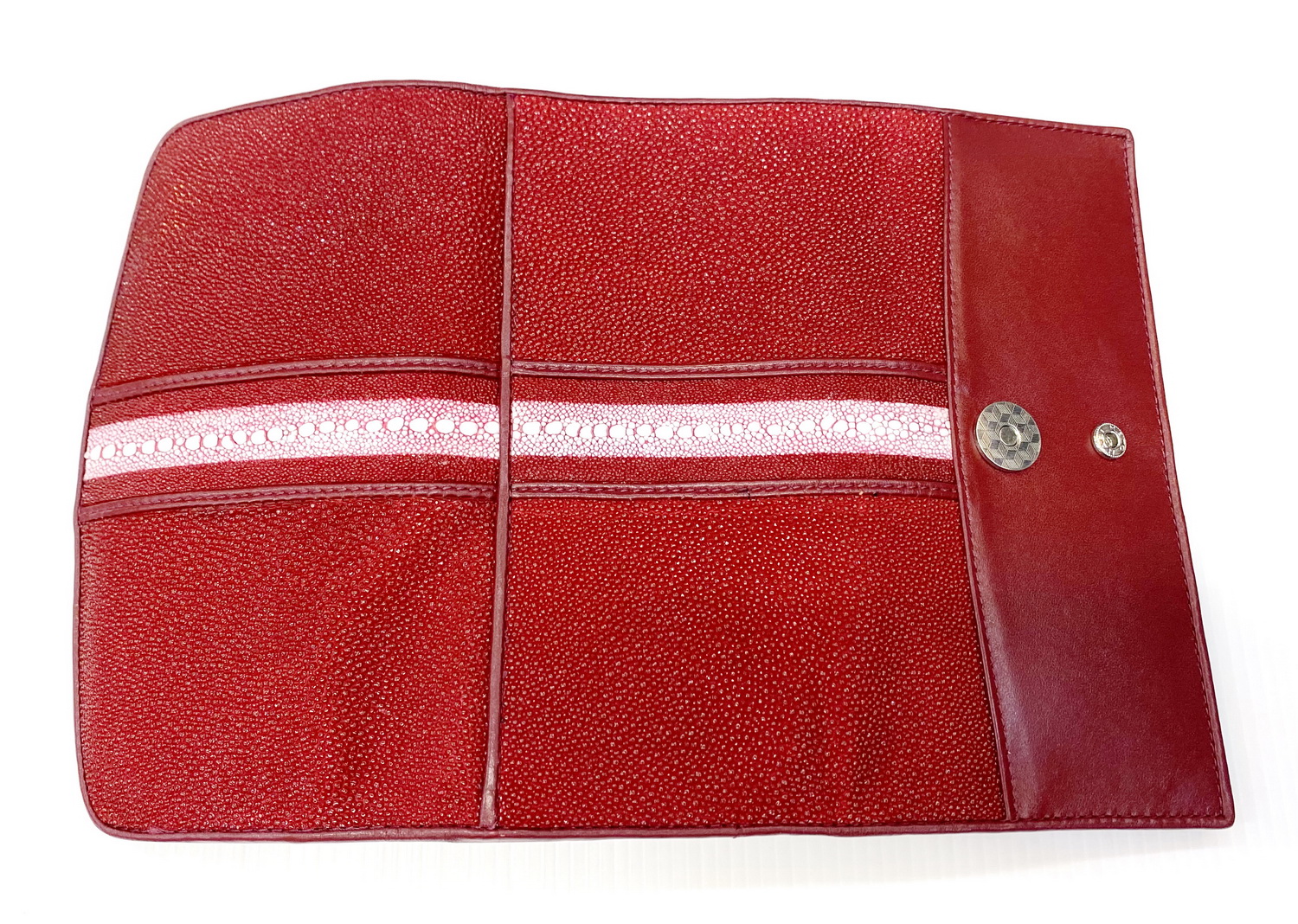 กระเป๋าสตางค์หนังปลากระเบนแท้ 3พับยาว ปลากระเบนหนาม สีแดงเลือดหมู