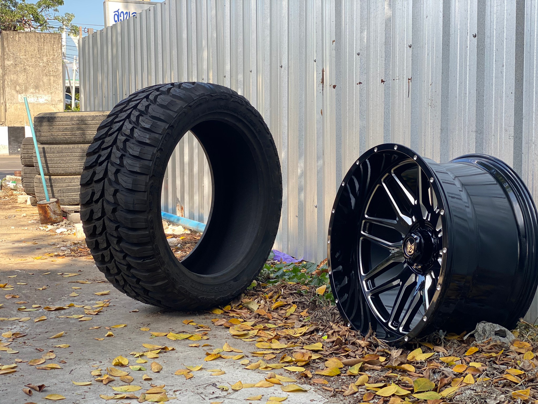 MAGNETIC 22x12 ET-44 CROSSWIND MT 33/12.5R22