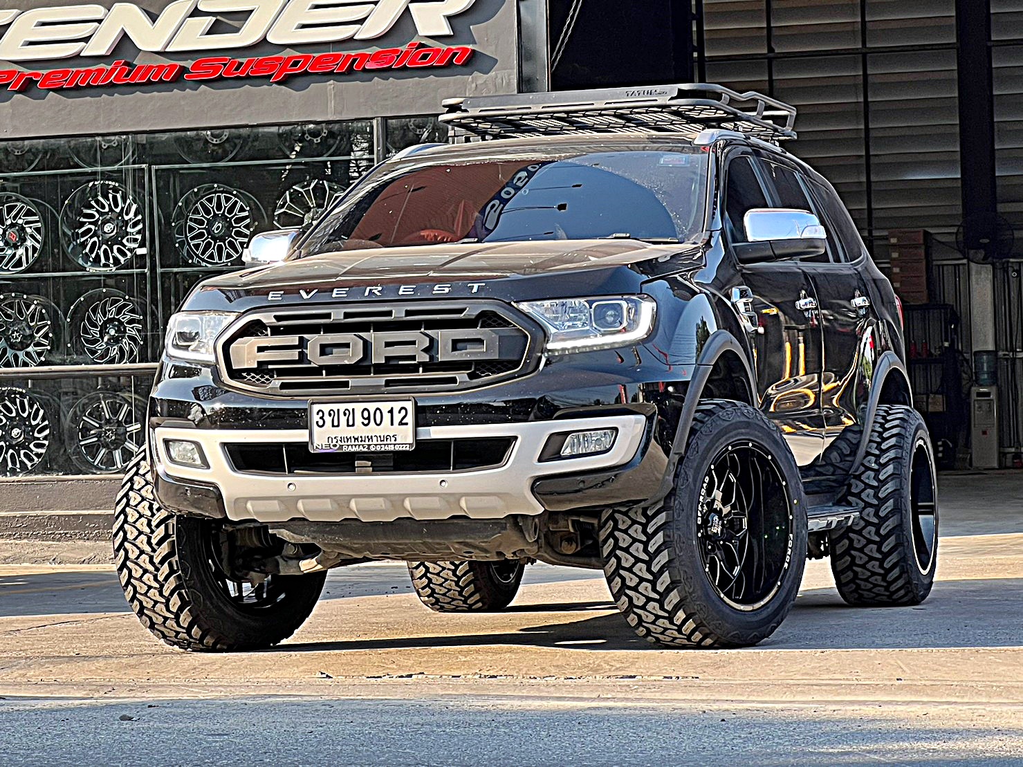 FORD EVEREST แต่งทรงเมกาที่ STEP9