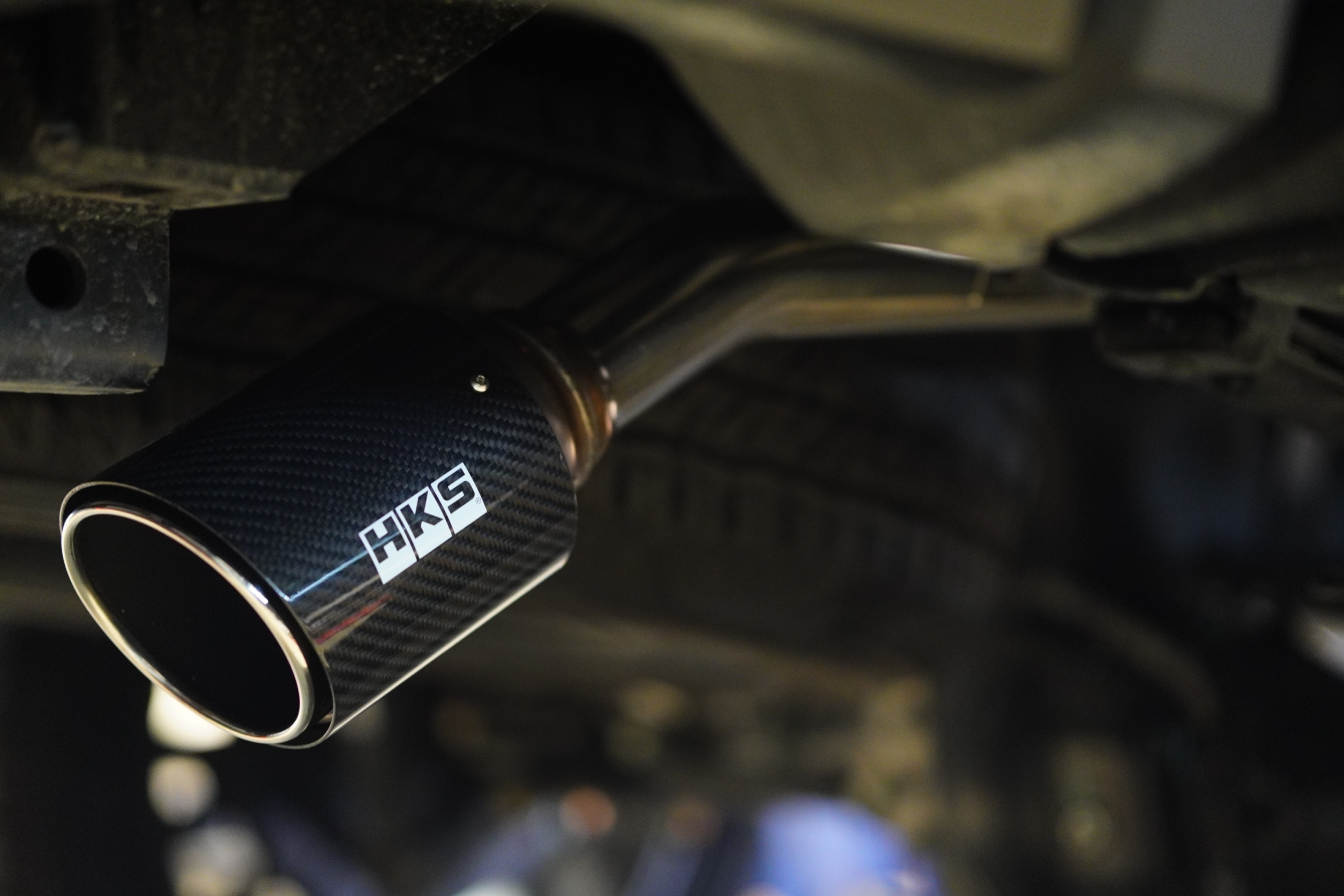 ท่อ HKS ใส่ FORD WIKLDTRAK NEXTGEN ท่อเดี่ยวปลายคาร์บอน