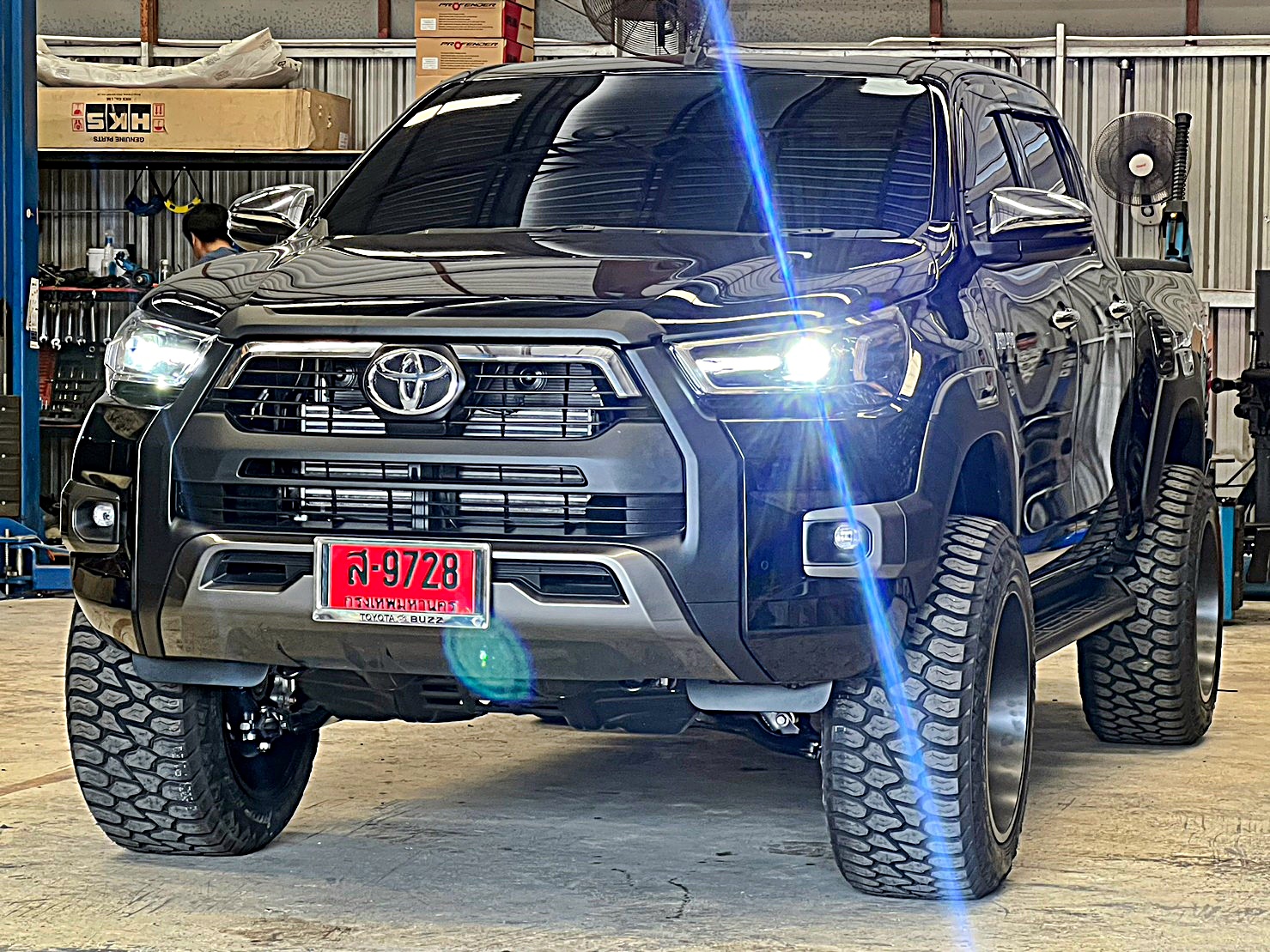 TOYOTA REVO แต่งทรงเมกาที่ STEP9