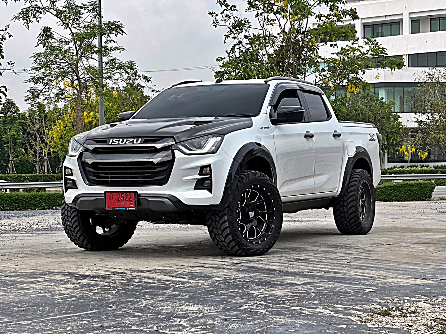 D-MAX ทรงเมกา โคตรหล่อที่ STEP9