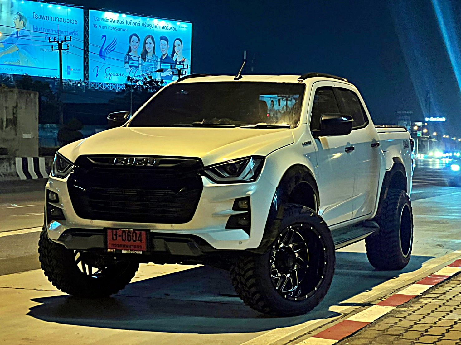 D-MAX ทรงเมกา คันนี้จาก นครปฐม