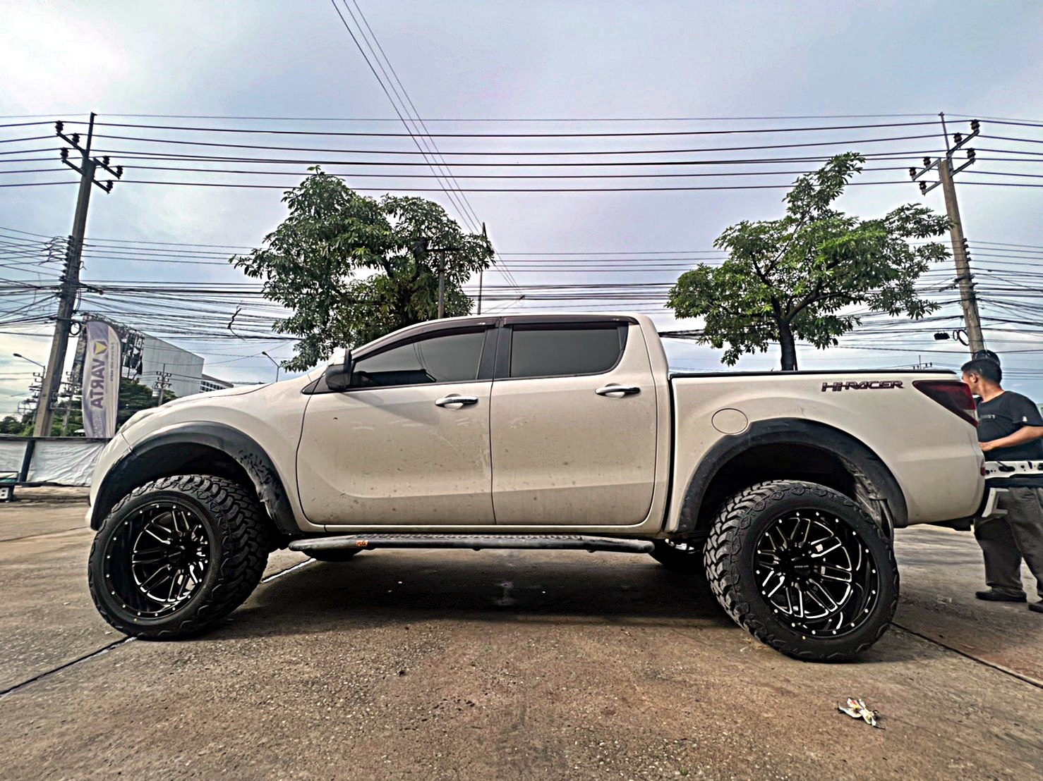 ตัวอย่างการแต่งรถแนวเมกา สำหรับ MAZDA