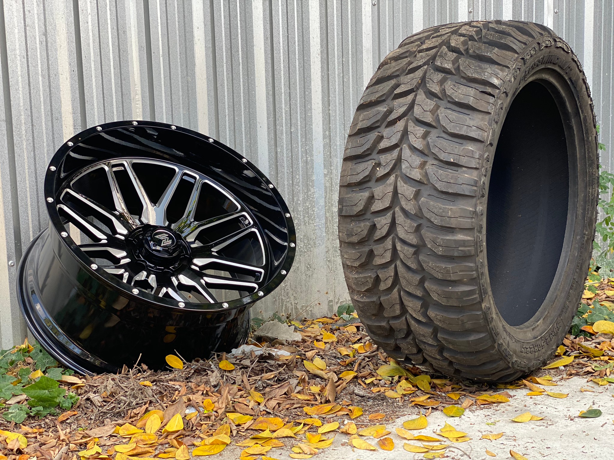 MAGNETIC 22x12 ET-44 CROSSWIND MT 33/12.5R22