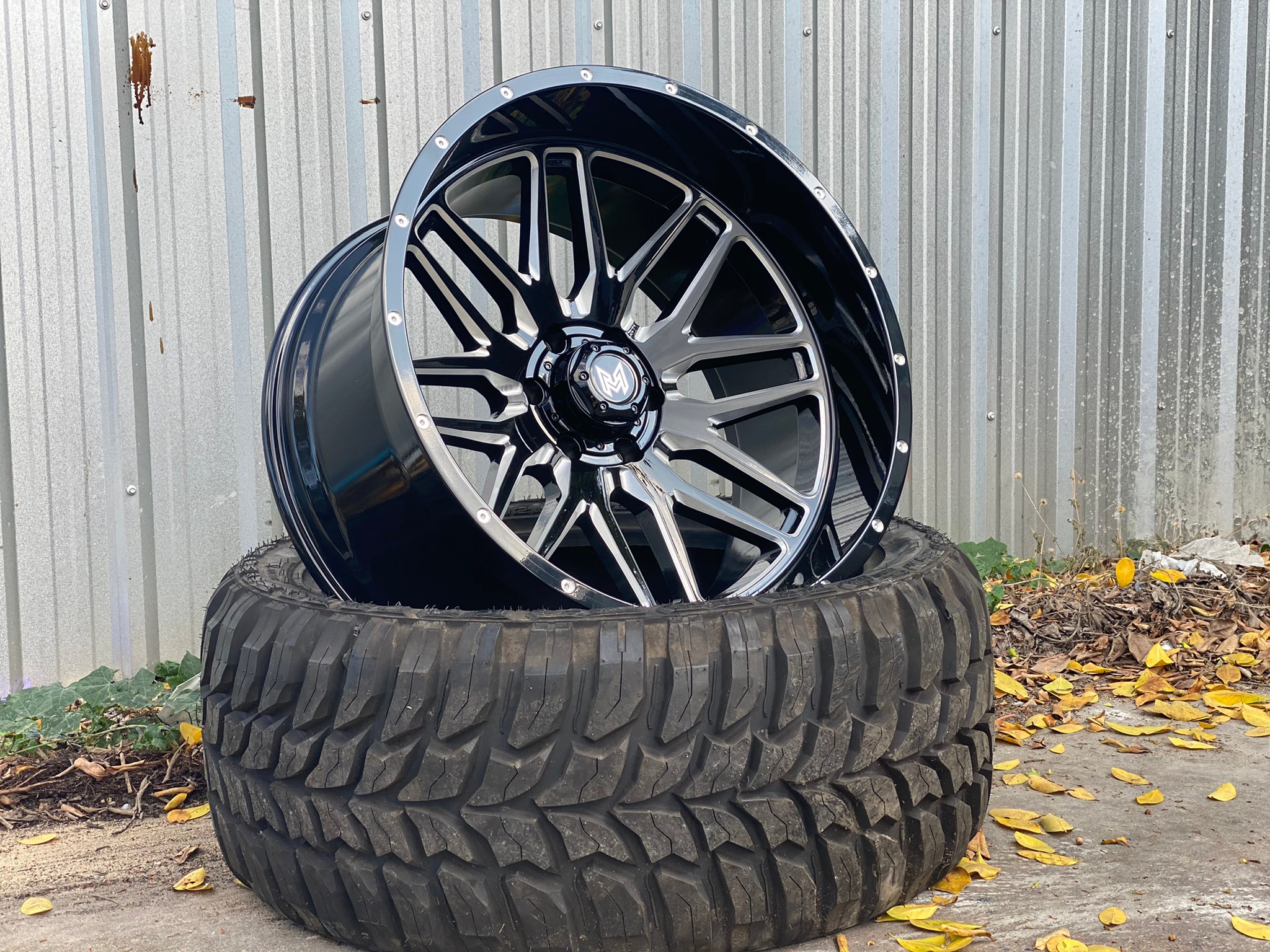 MAGNETIC 22x12 ET-44 CROSSWIND MT 33/12.5R22