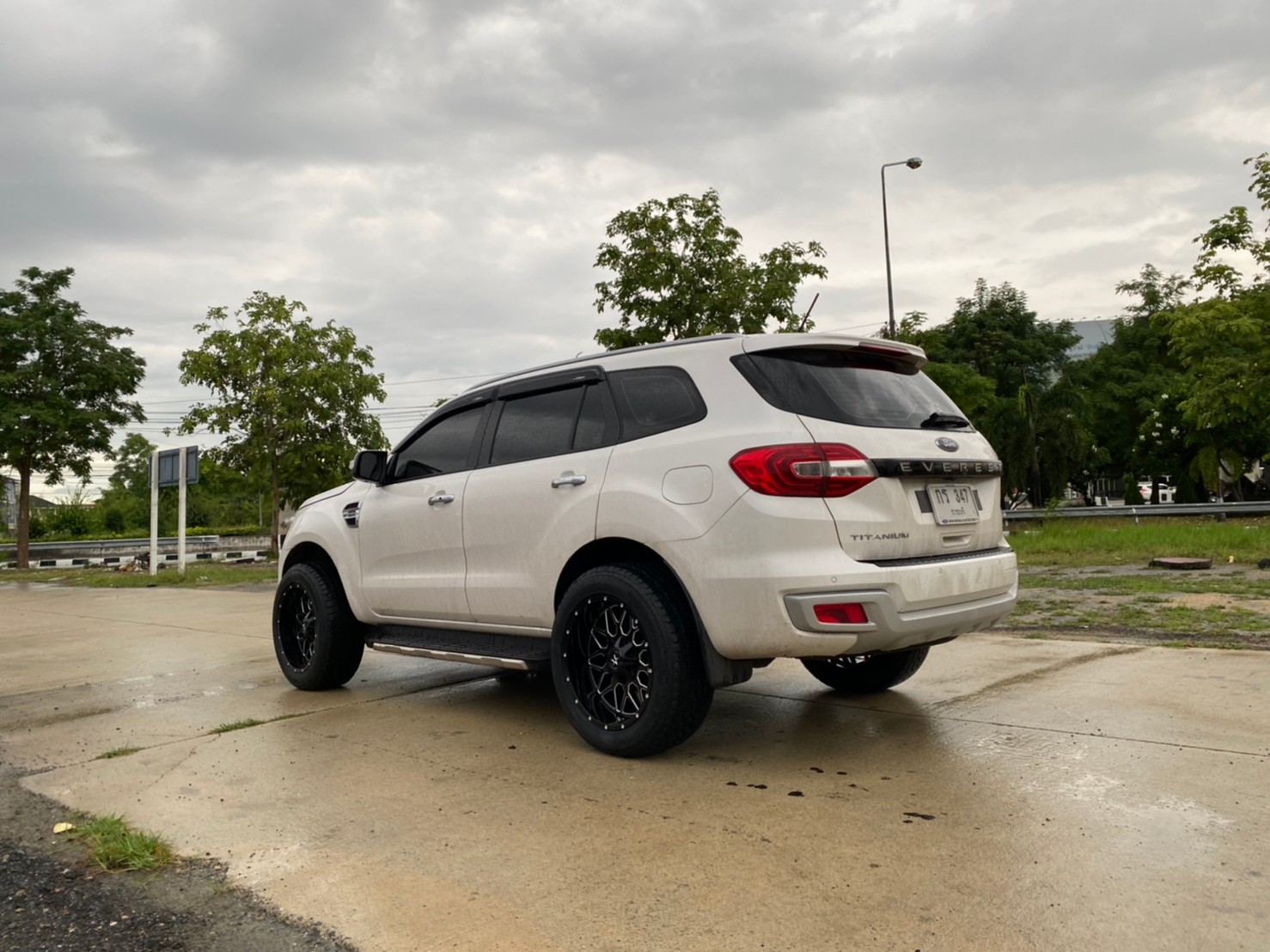 FORD EVEREST แบบไม่ยก