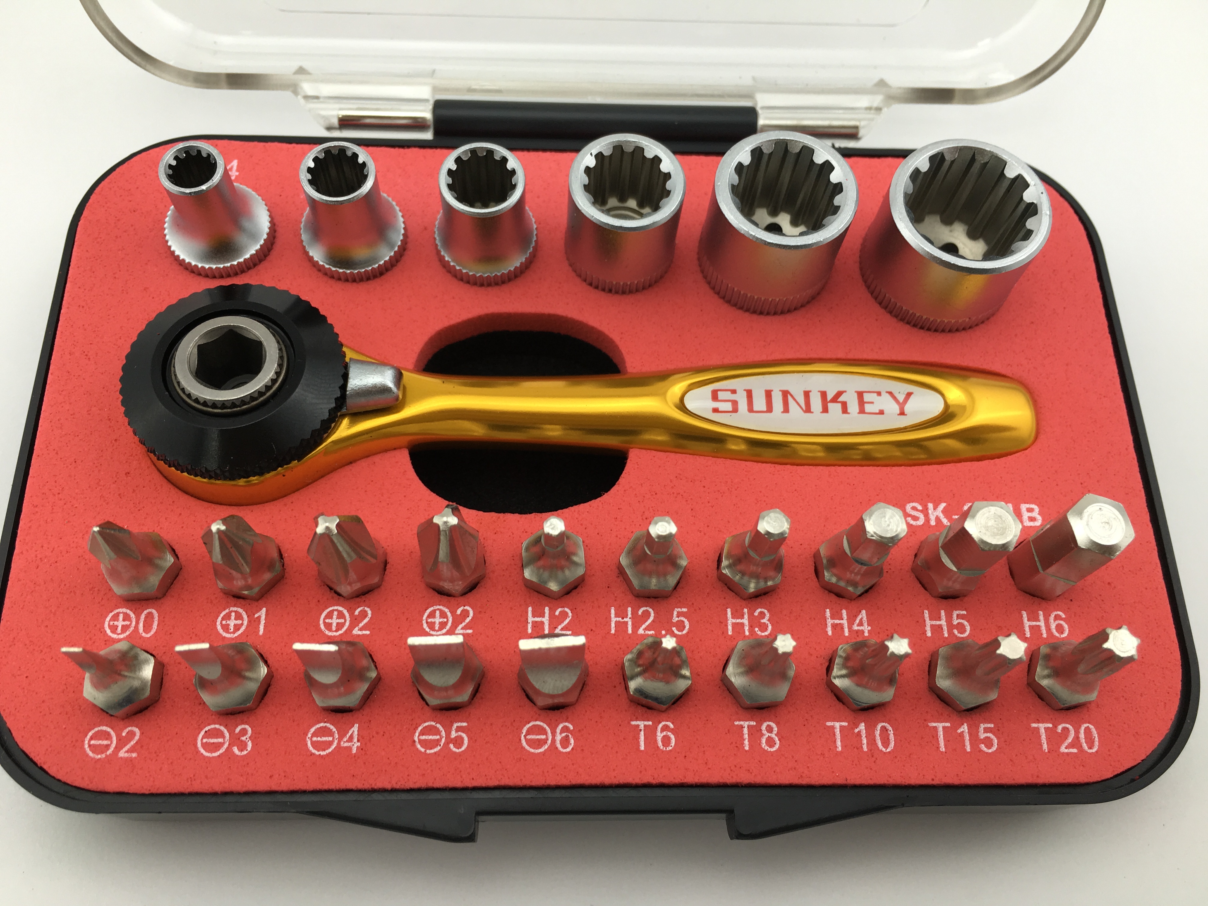 บ๊อกชุดรู 1/4 และดอกไขควงตอก 27 ตัวชุด ยี่ห้อ Sunkey